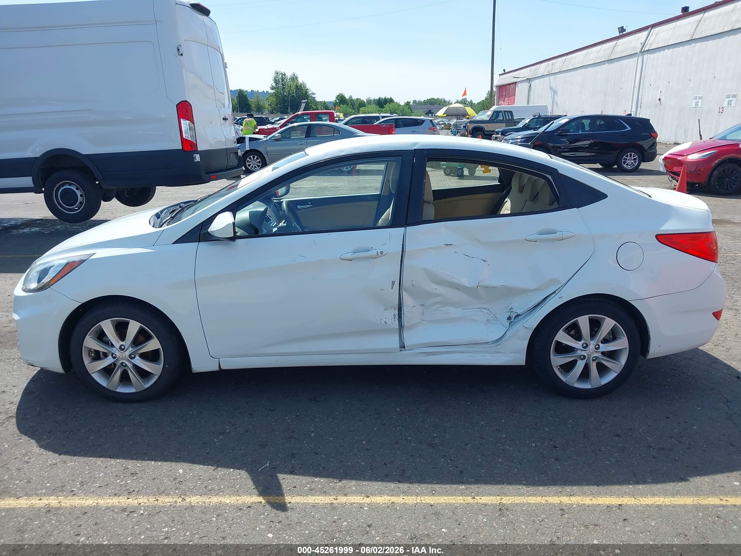 2012 Hyundai Accent Gls White vin: KMHCU4AE6CU064491