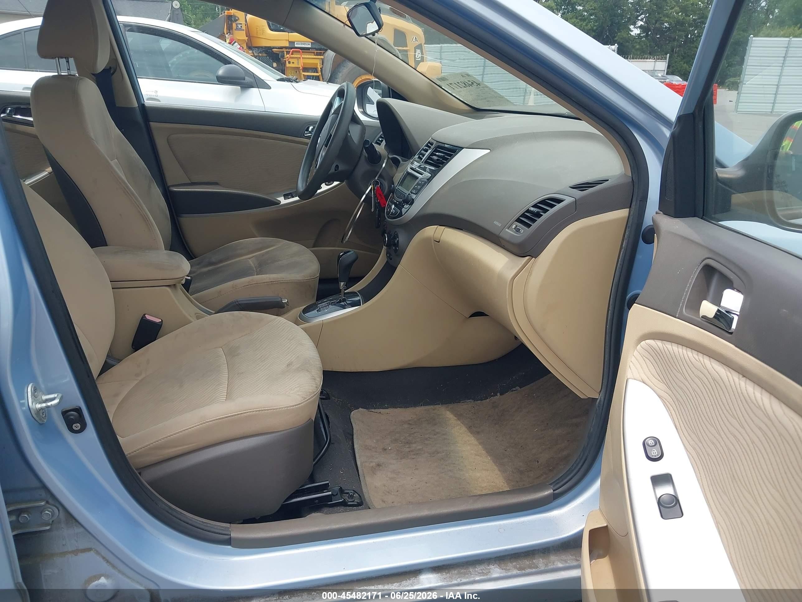 2012 Hyundai Accent Gls Light Blue vin: KMHCU4AE6CU101071