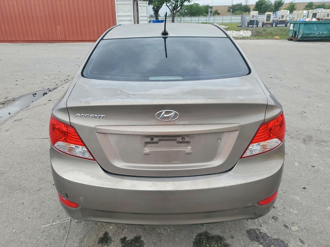2012 Hyundai Accent Gls Tan vin: KMHCU4AE6CU196473