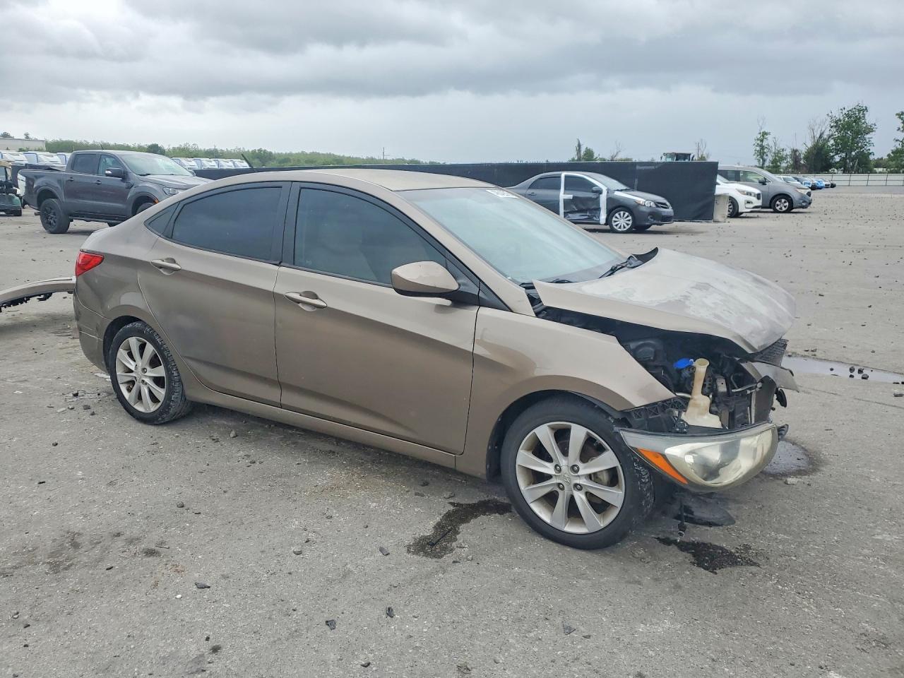 2012 Hyundai Accent Gls Tan vin: KMHCU4AE6CU196473