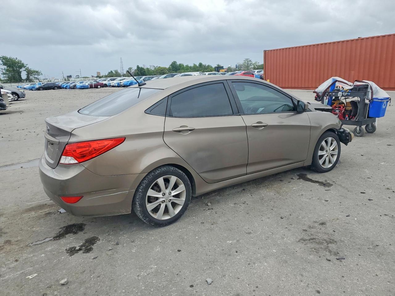 2012 Hyundai Accent Gls Tan vin: KMHCU4AE6CU196473
