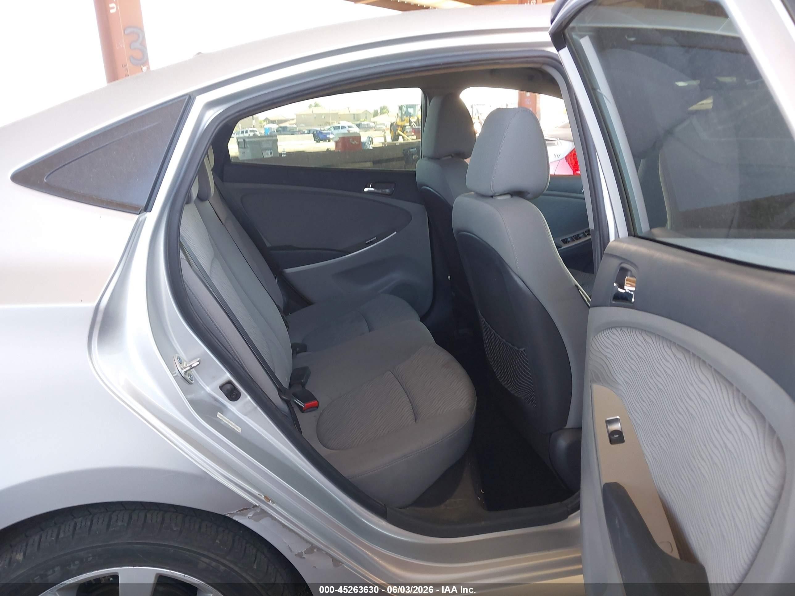 2013 Hyundai Accent Gls/se Серебряный vin: KMHCU4AE6DU432766