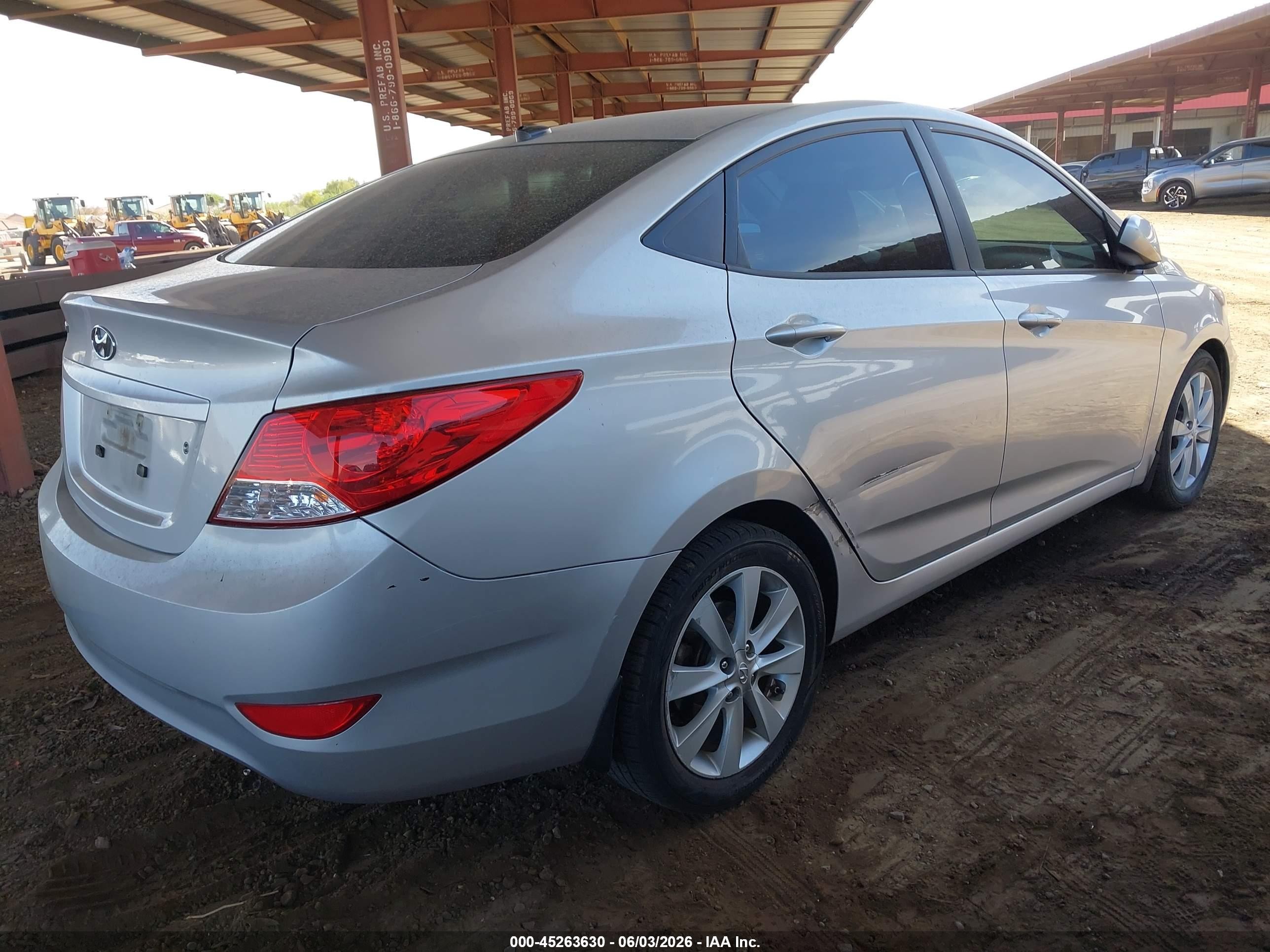 2013 Hyundai Accent Gls/se Серебряный vin: KMHCU4AE6DU432766