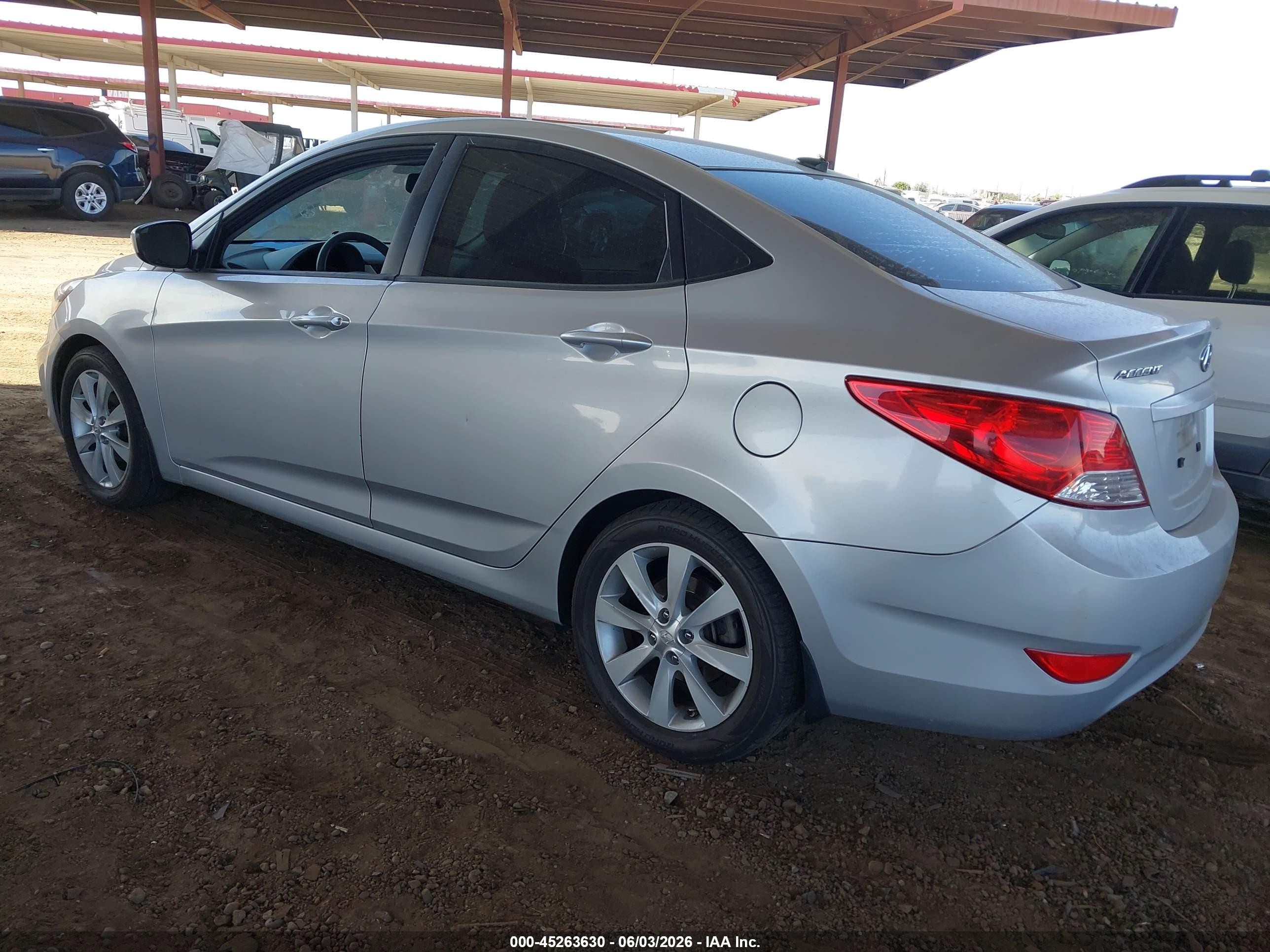 2013 Hyundai Accent Gls/se Серебряный vin: KMHCU4AE6DU432766