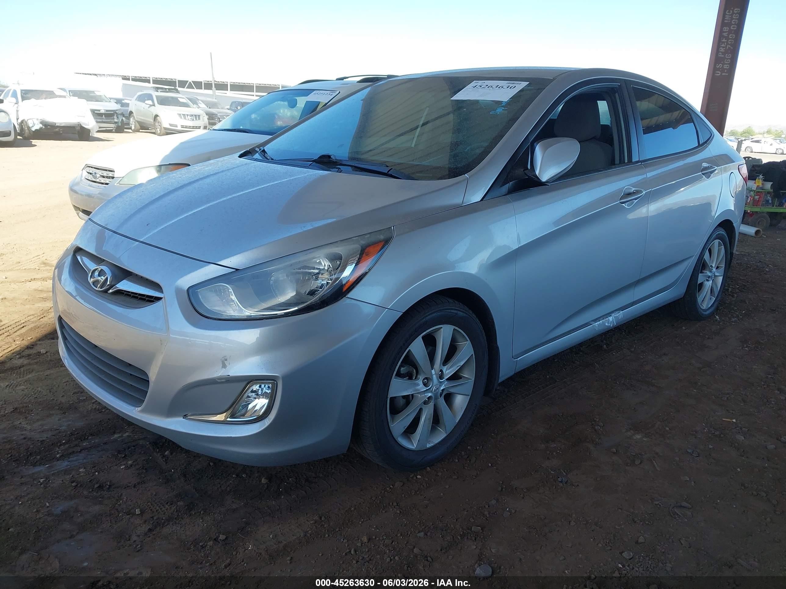 2013 Hyundai Accent Gls/se Серебряный vin: KMHCU4AE6DU432766
