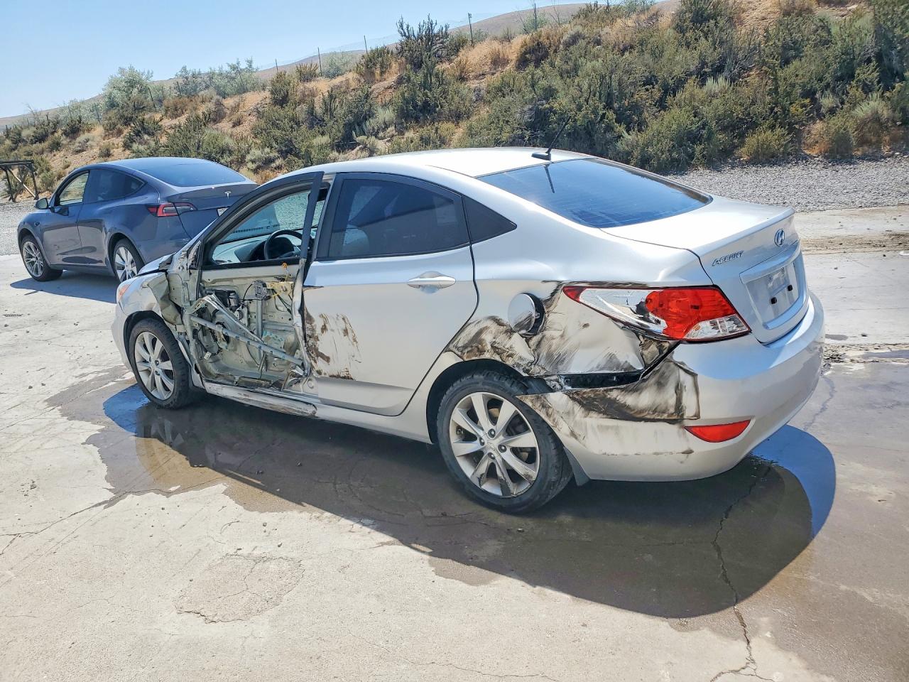 2014 Hyundai Accent Gls Silver vin: KMHCU4AE6EU775563