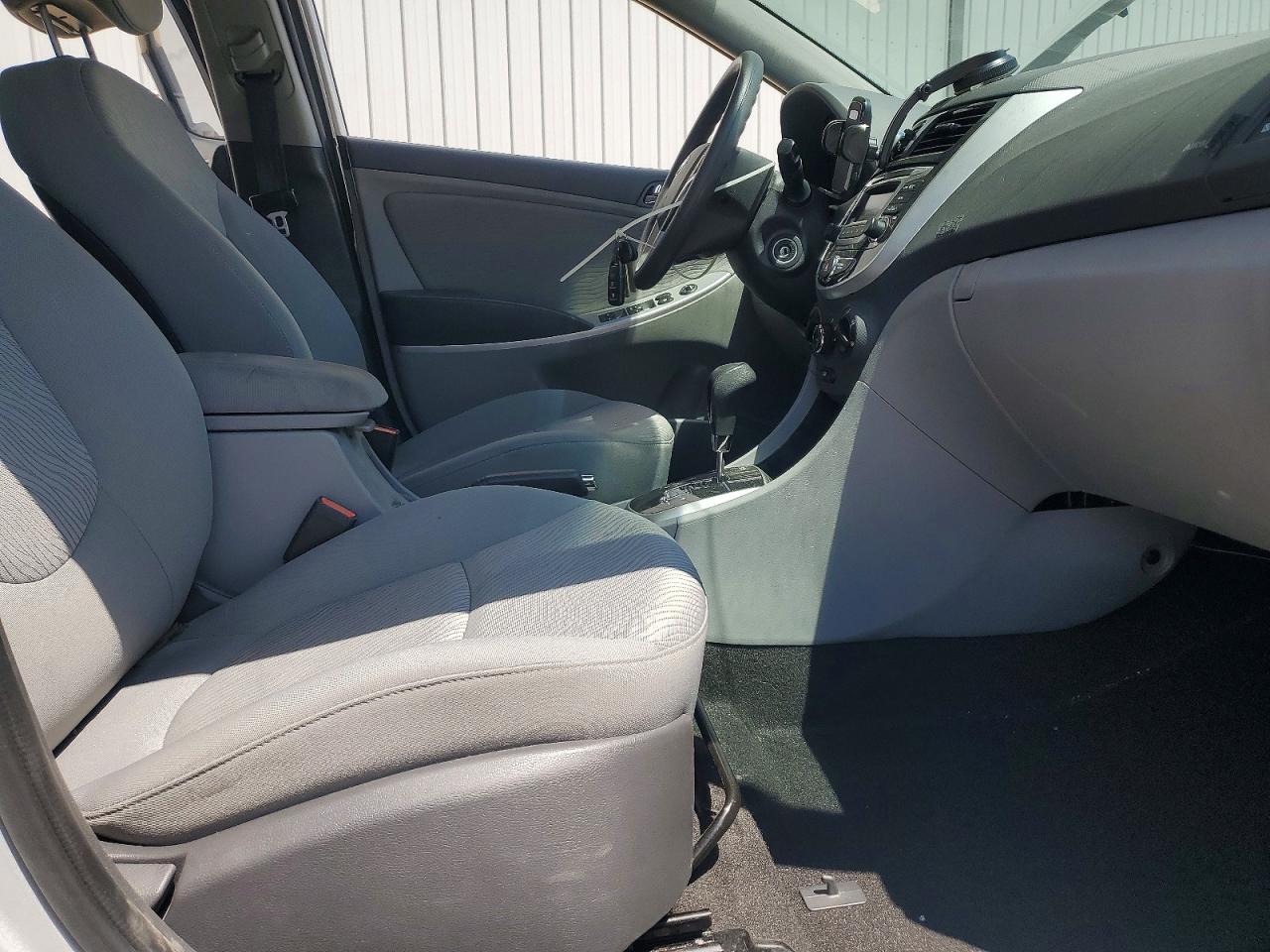 2014 Hyundai Accent Gls Silver vin: KMHCU4AE6EU775563