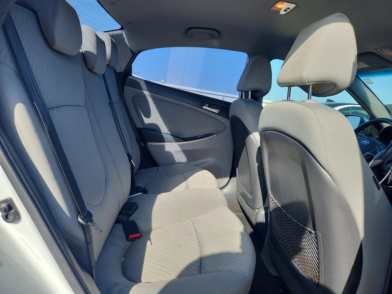 2015 Hyundai Accent Gls White vin: KMHCU4AE6FU822138