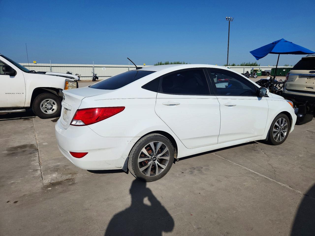 2015 Hyundai Accent Gls White vin: KMHCU4AE6FU822138