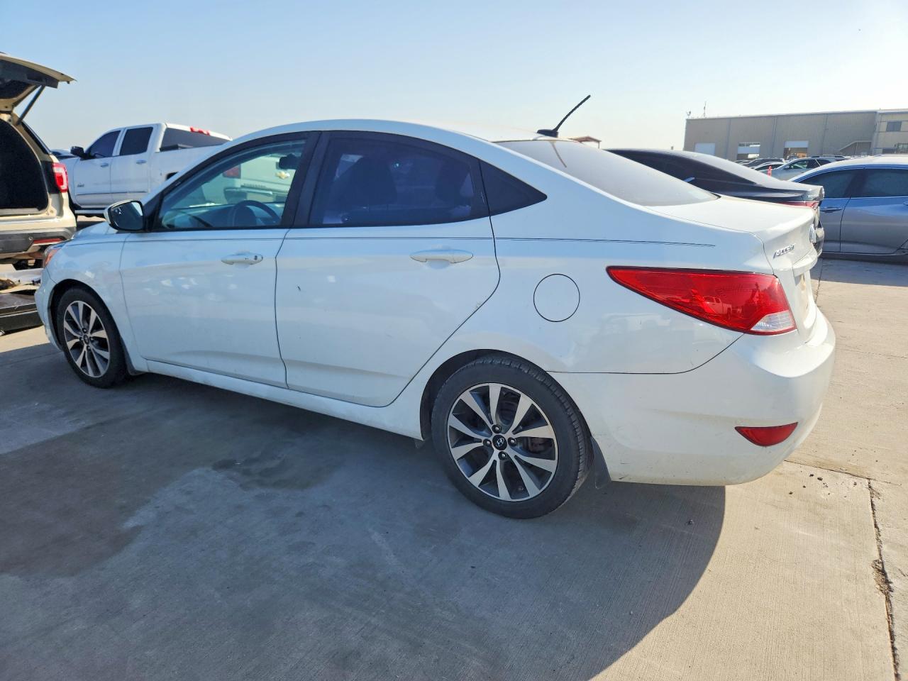 2015 Hyundai Accent Gls White vin: KMHCU4AE6FU822138