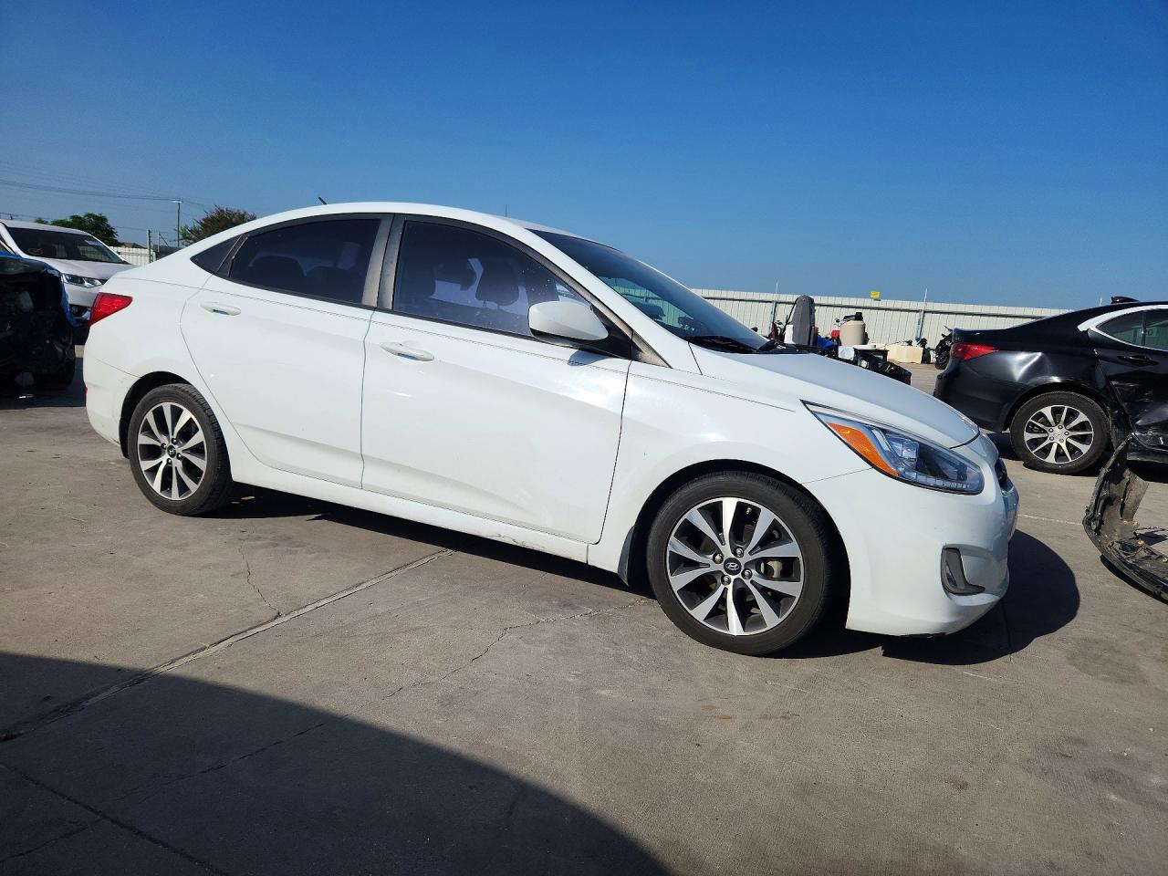 2015 Hyundai Accent Gls White vin: KMHCU4AE6FU822138