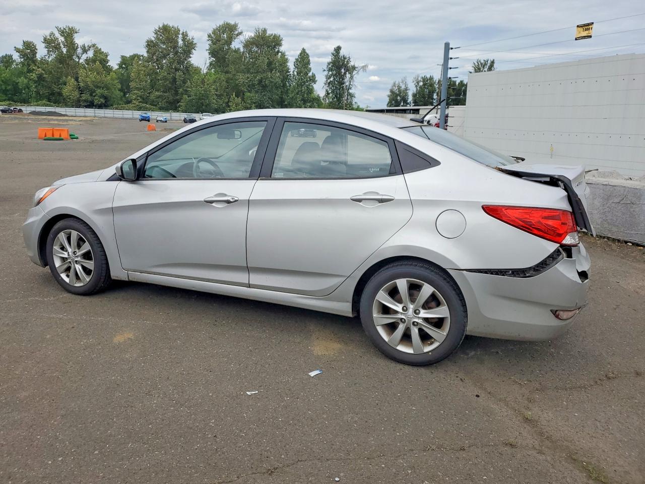 2012 Hyundai Accent Gls Silver vin: KMHCU4AE7CU084801