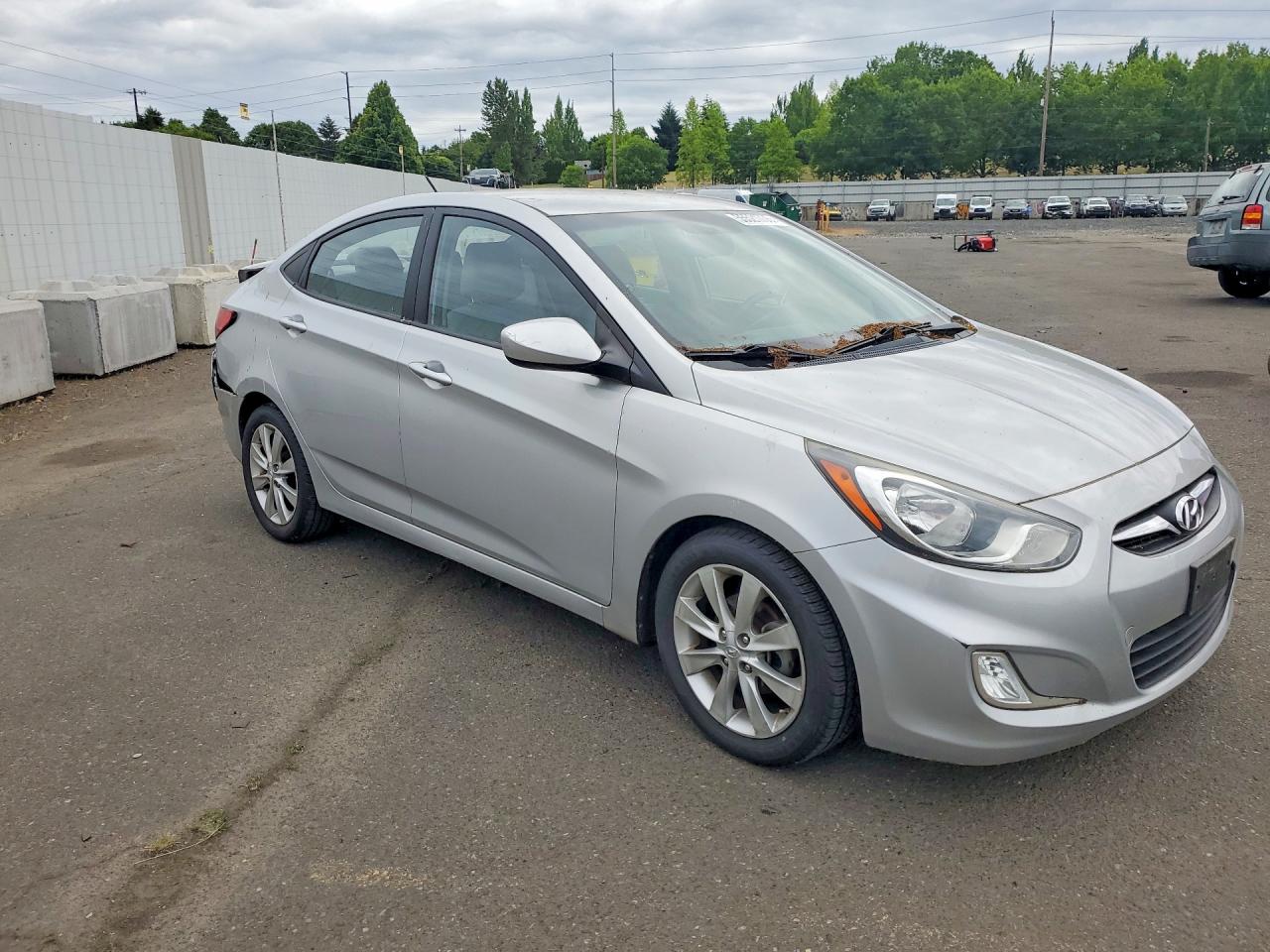 2012 Hyundai Accent Gls Silver vin: KMHCU4AE7CU084801