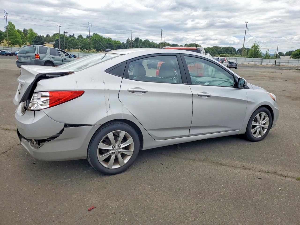2012 Hyundai Accent Gls Silver vin: KMHCU4AE7CU084801