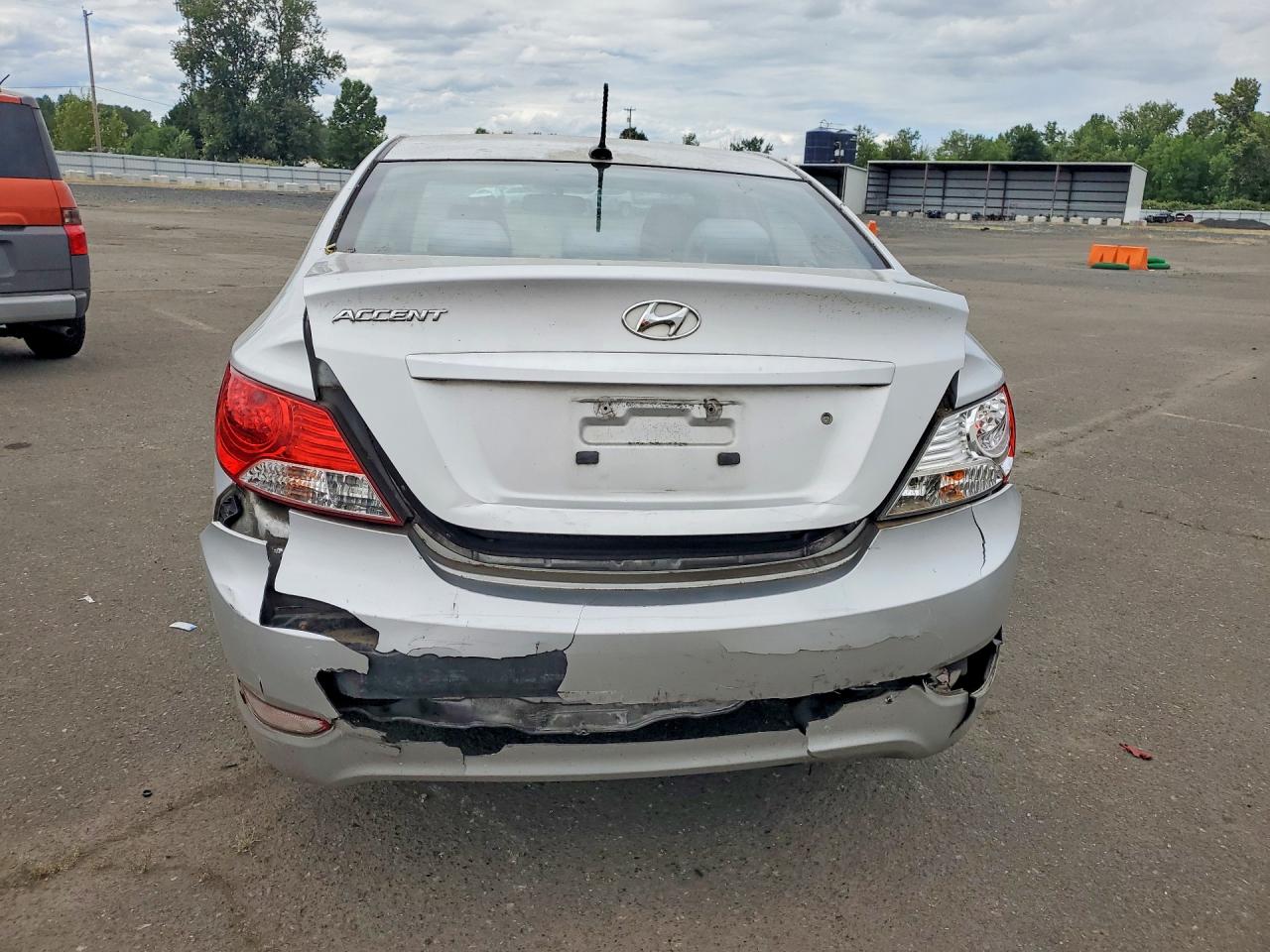 2012 Hyundai Accent Gls Silver vin: KMHCU4AE7CU084801