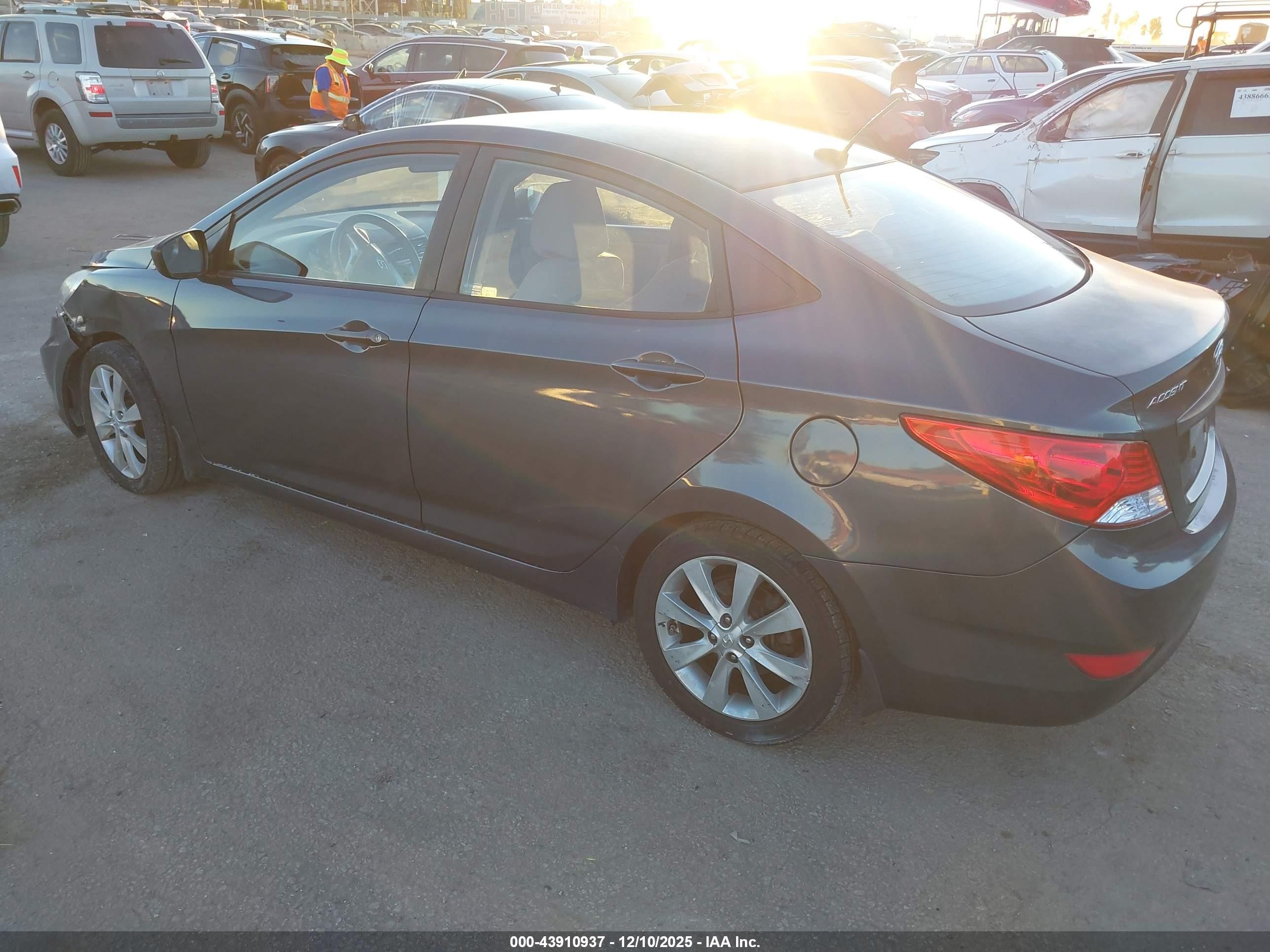 2012 Hyundai Accent Gls Gray vin: KMHCU4AE7CU267180