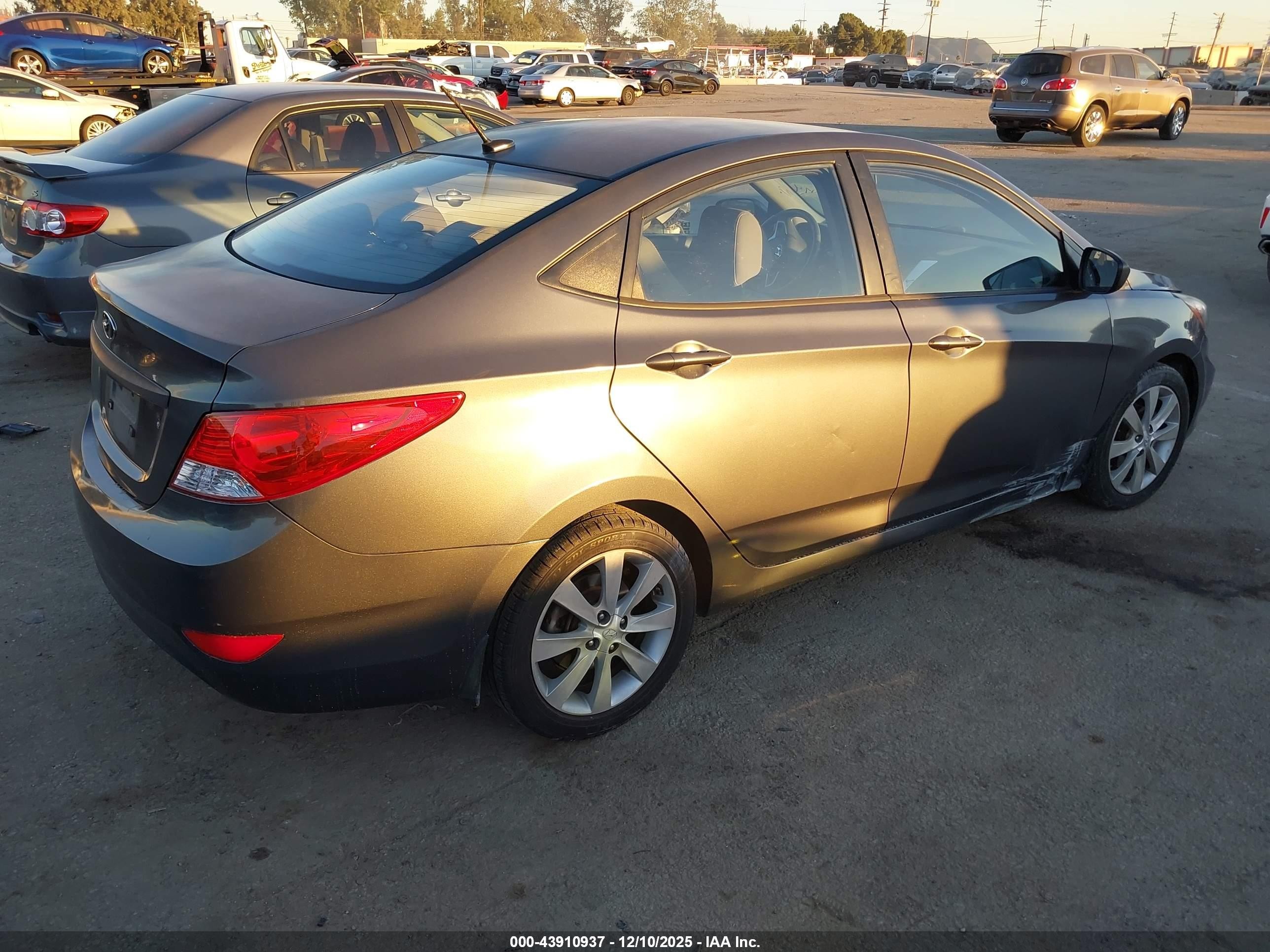 2012 Hyundai Accent Gls Gray vin: KMHCU4AE7CU267180