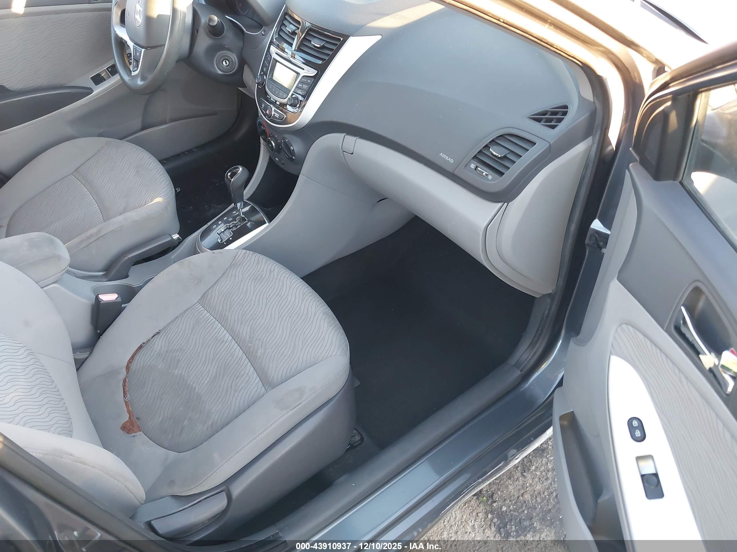 2012 Hyundai Accent Gls Gray vin: KMHCU4AE7CU267180
