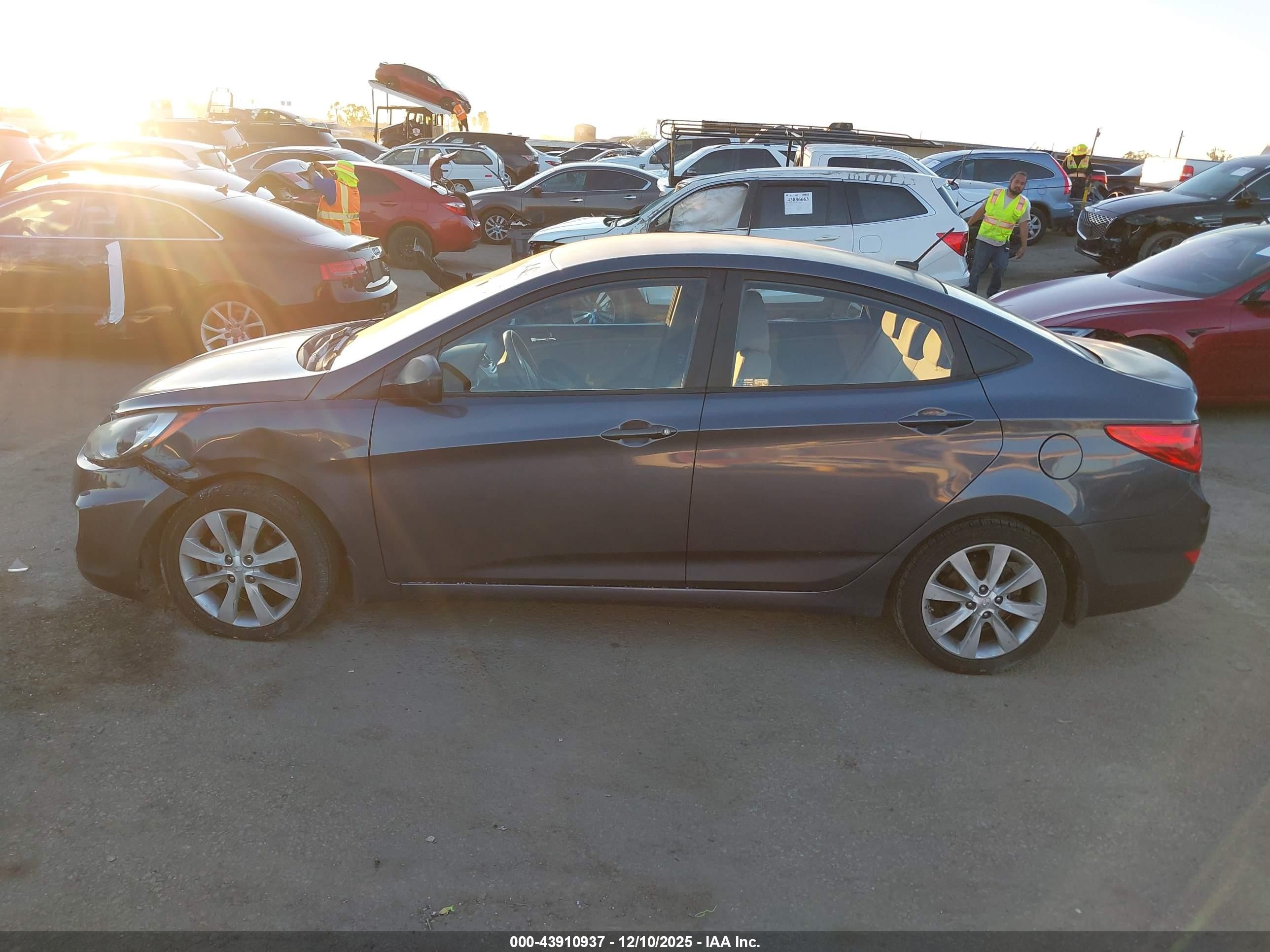 2012 Hyundai Accent Gls Gray vin: KMHCU4AE7CU267180