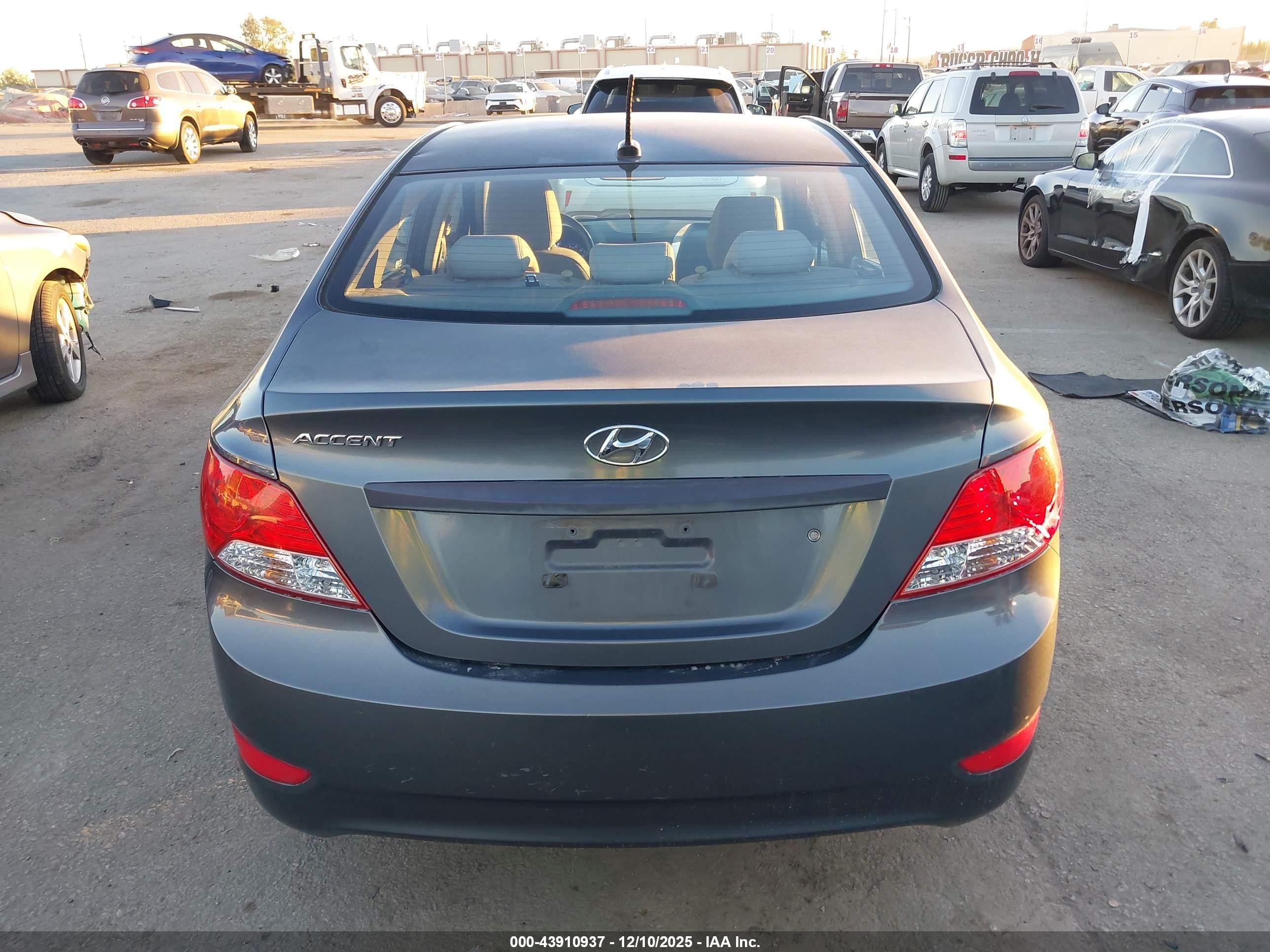 2012 Hyundai Accent Gls Gray vin: KMHCU4AE7CU267180