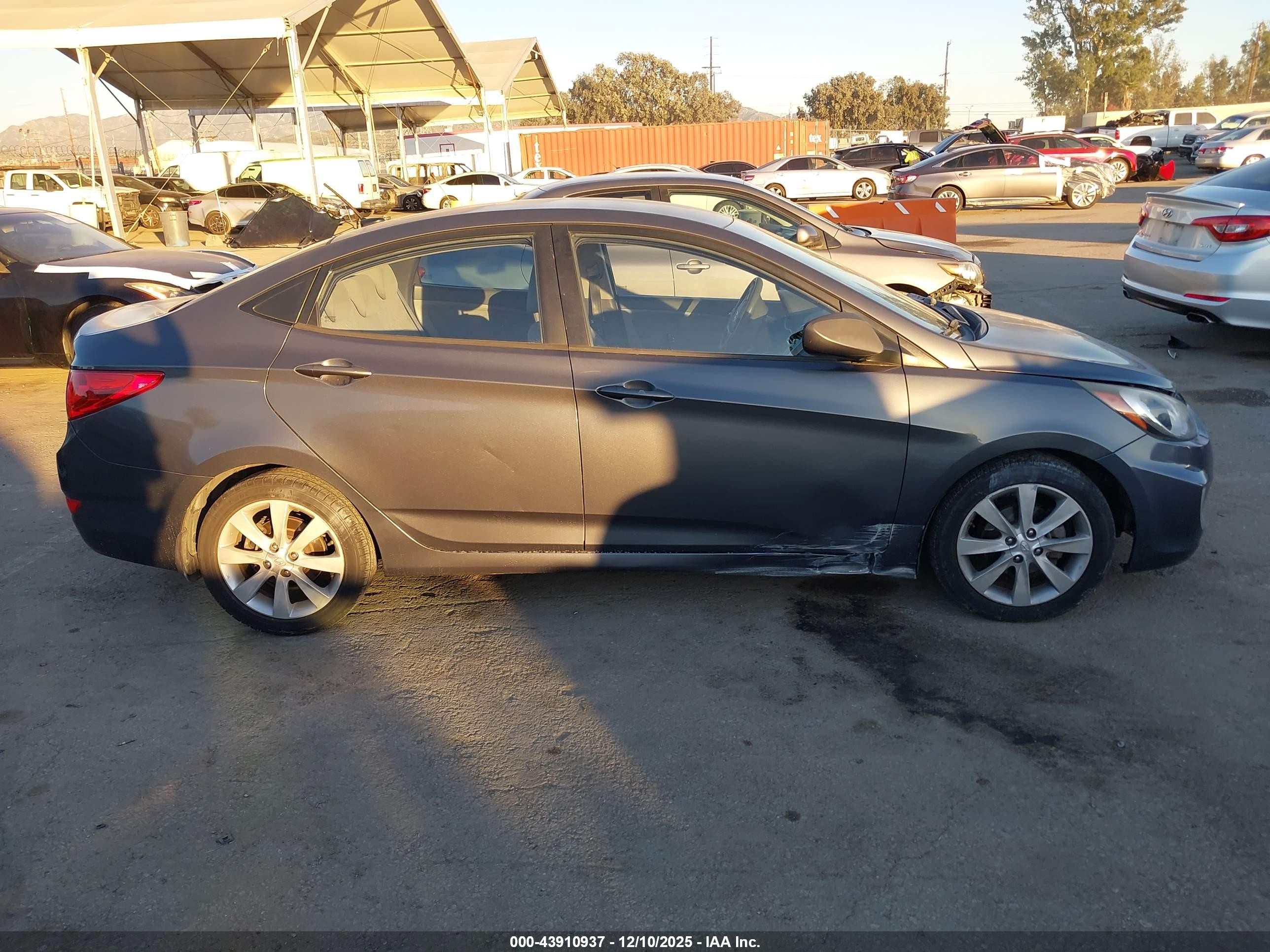 2012 Hyundai Accent Gls Gray vin: KMHCU4AE7CU267180