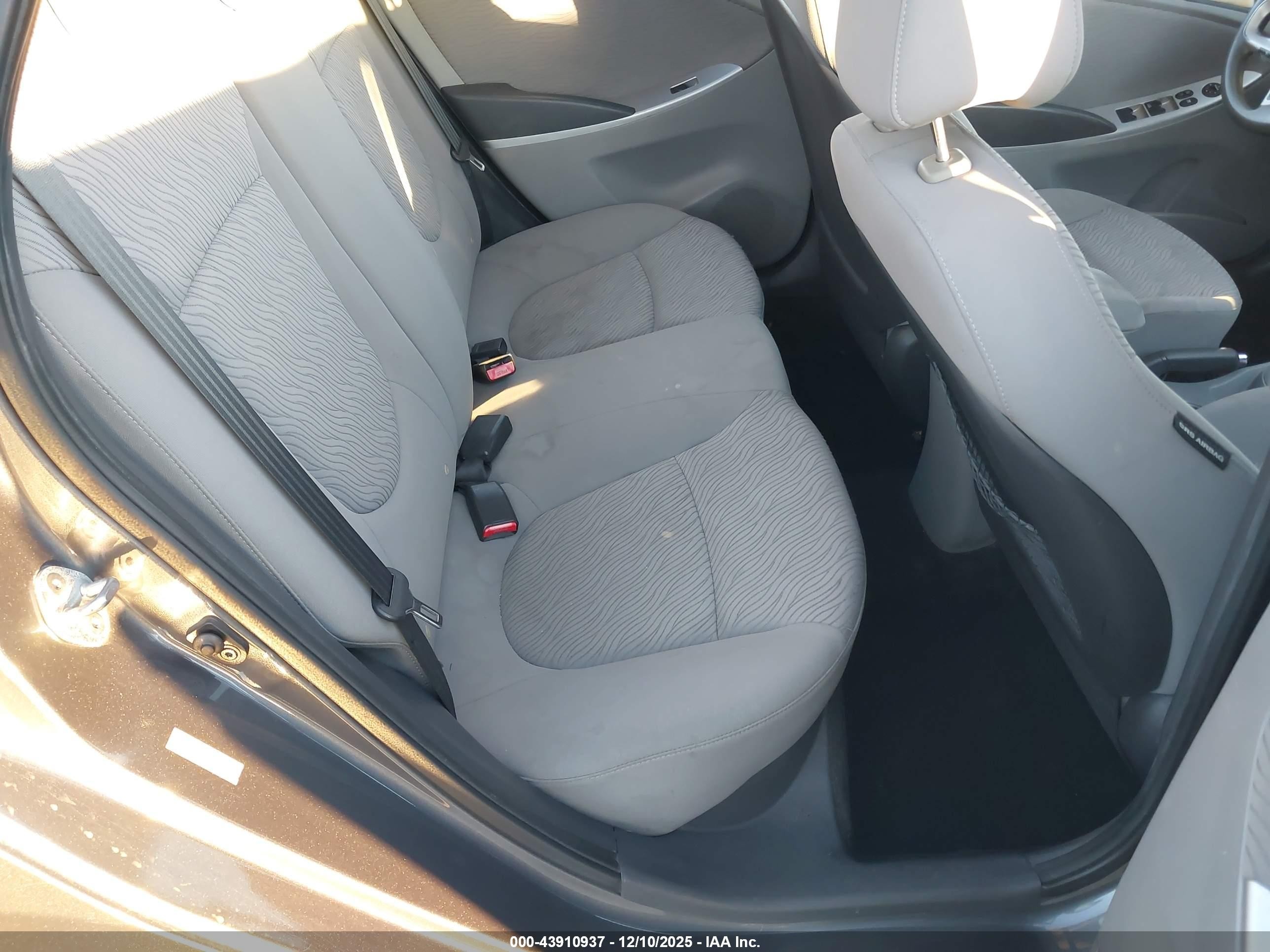 2012 Hyundai Accent Gls Gray vin: KMHCU4AE7CU267180