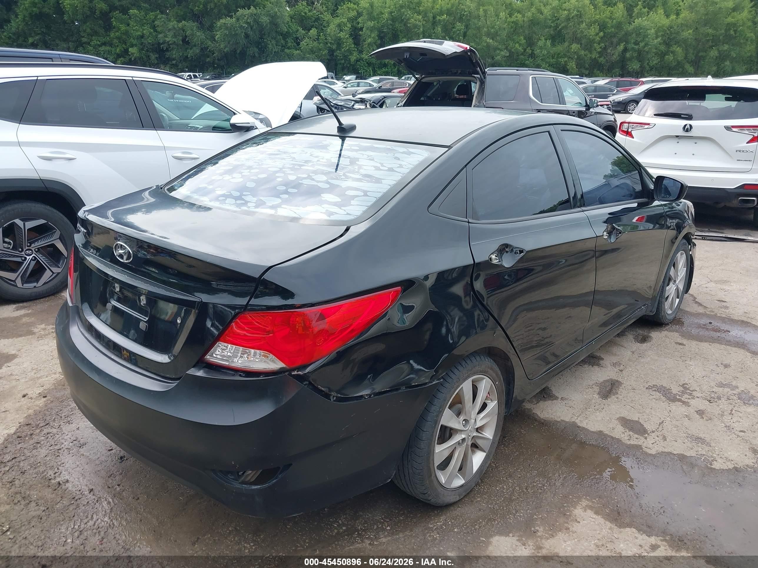 2013 Hyundai Accent Gls Черный vin: KMHCU4AE7DU289424