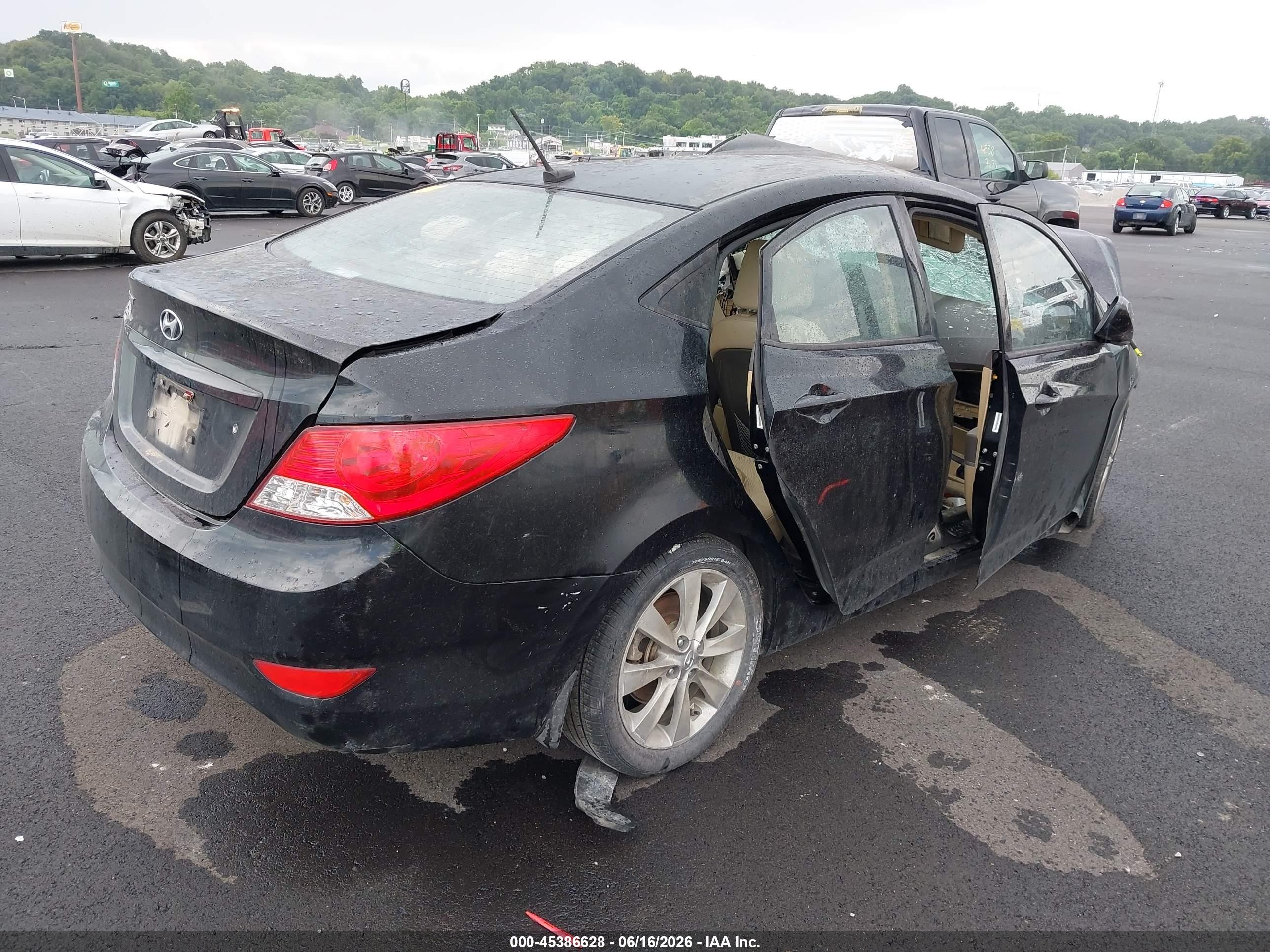 2013 Hyundai Accent Gls Black vin: KMHCU4AE7DU307839