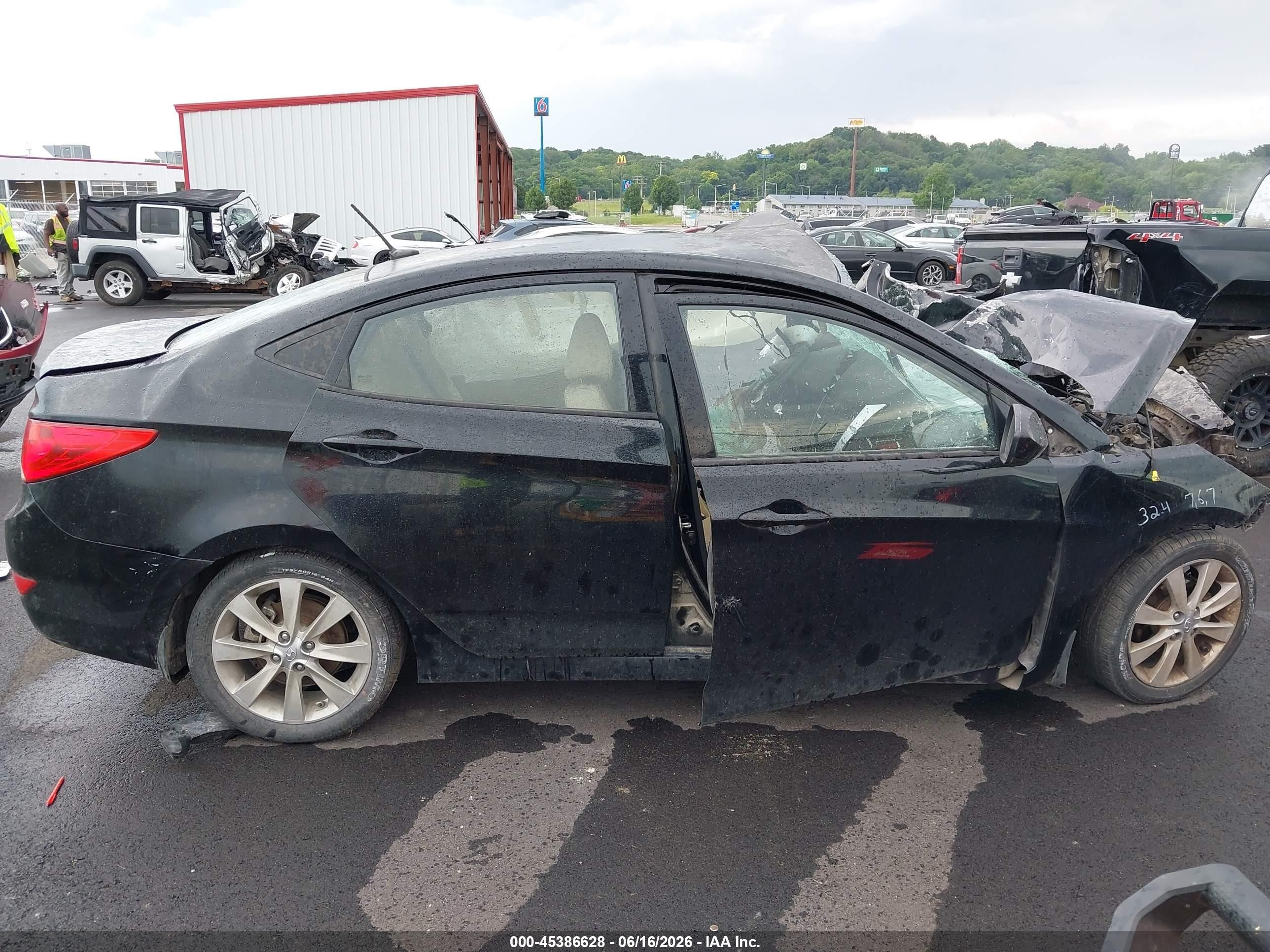 2013 Hyundai Accent Gls Black vin: KMHCU4AE7DU307839