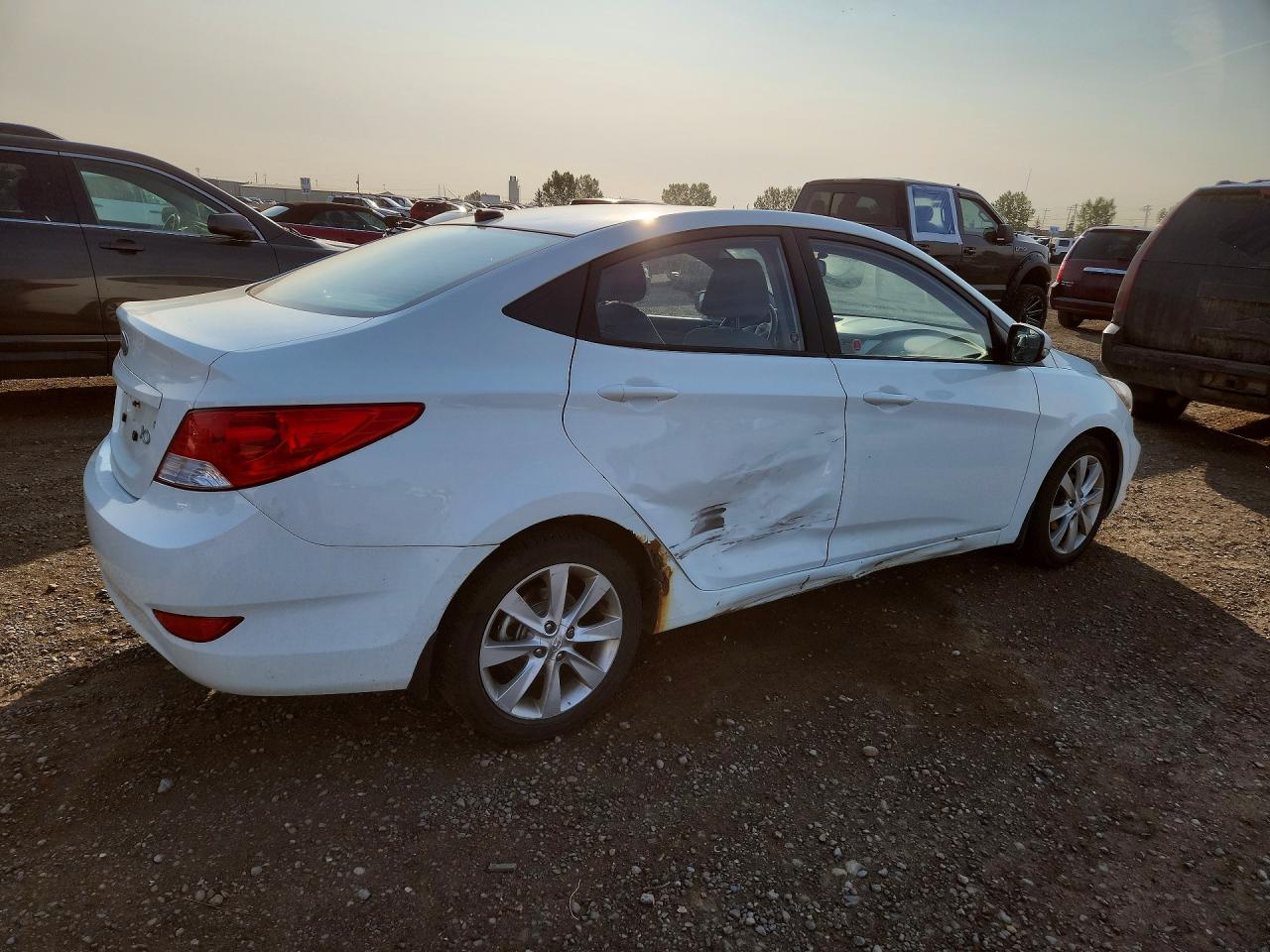 2013 Hyundai Accent Gls White vin: KMHCU4AE7DU330960