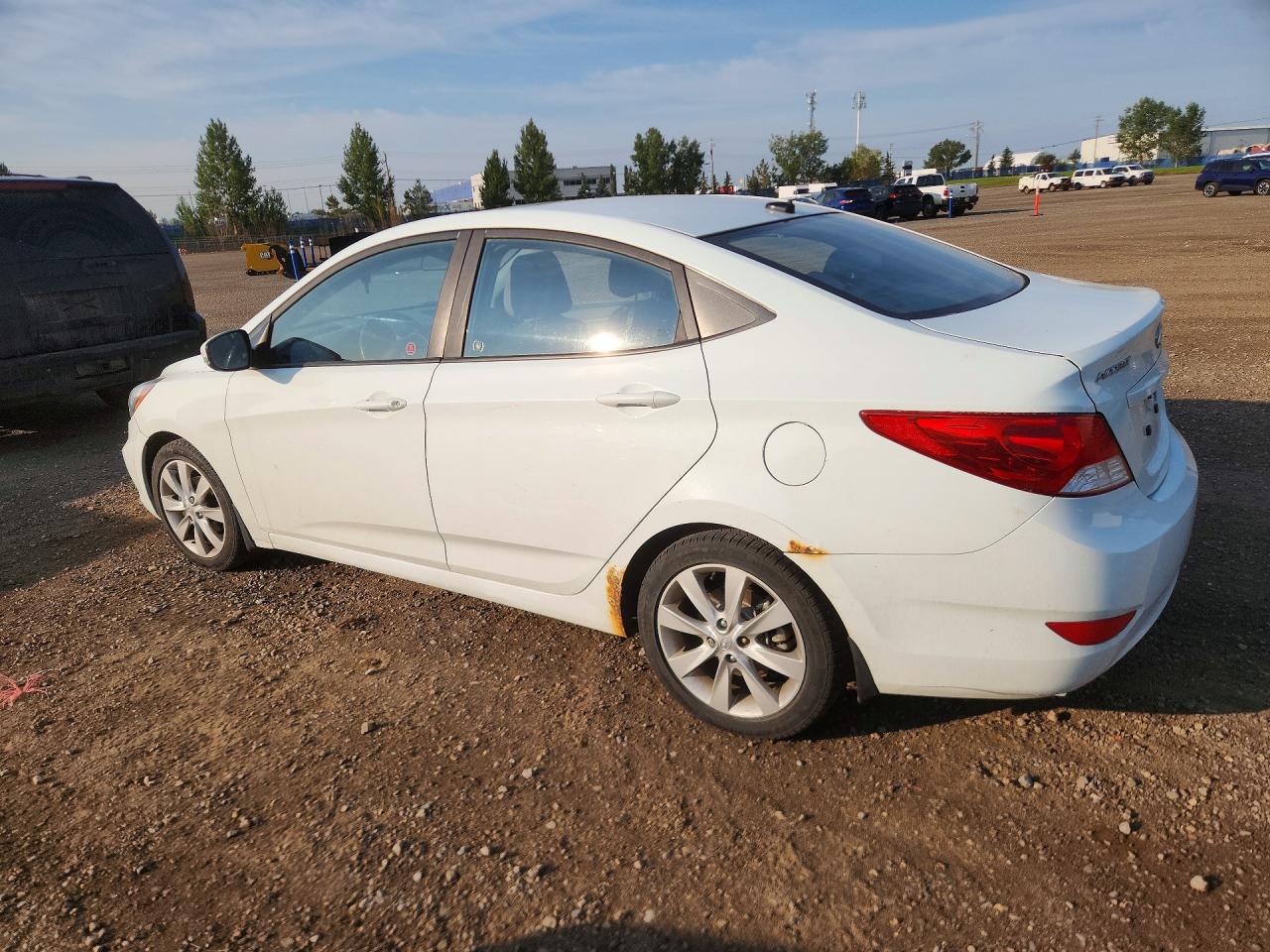 2013 Hyundai Accent Gls White vin: KMHCU4AE7DU330960