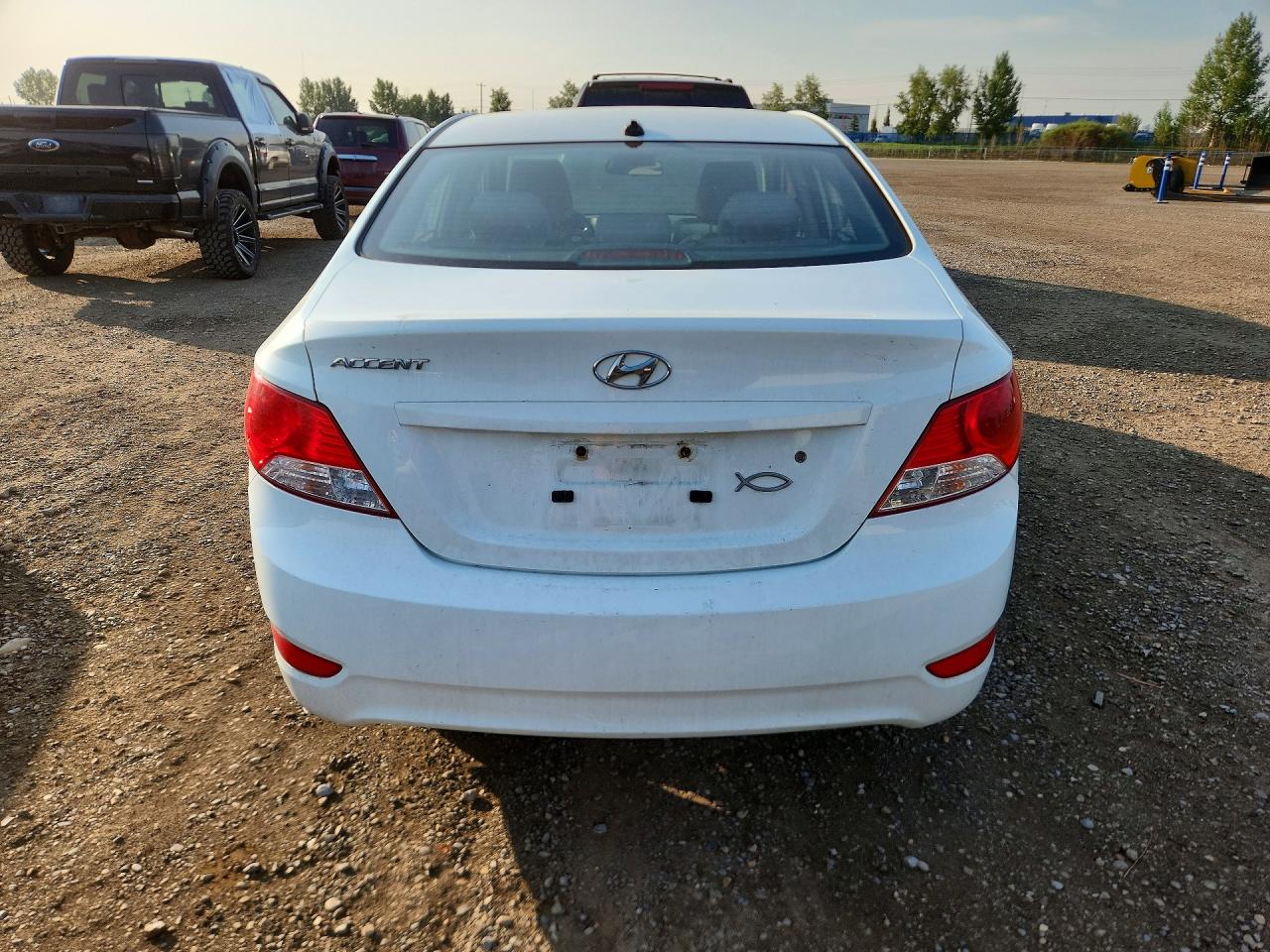 2013 Hyundai Accent Gls White vin: KMHCU4AE7DU330960