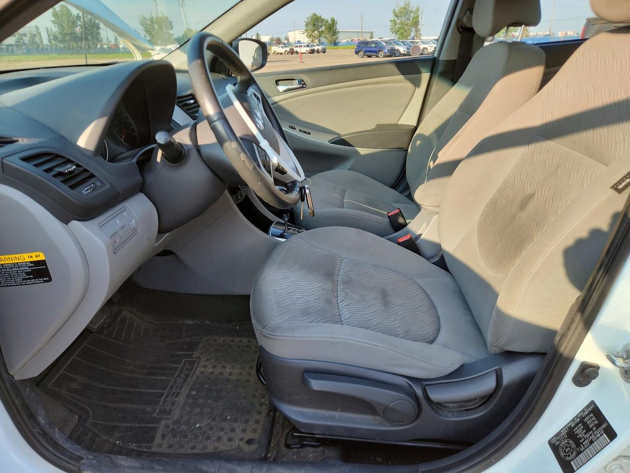 2013 Hyundai Accent Gls White vin: KMHCU4AE7DU330960