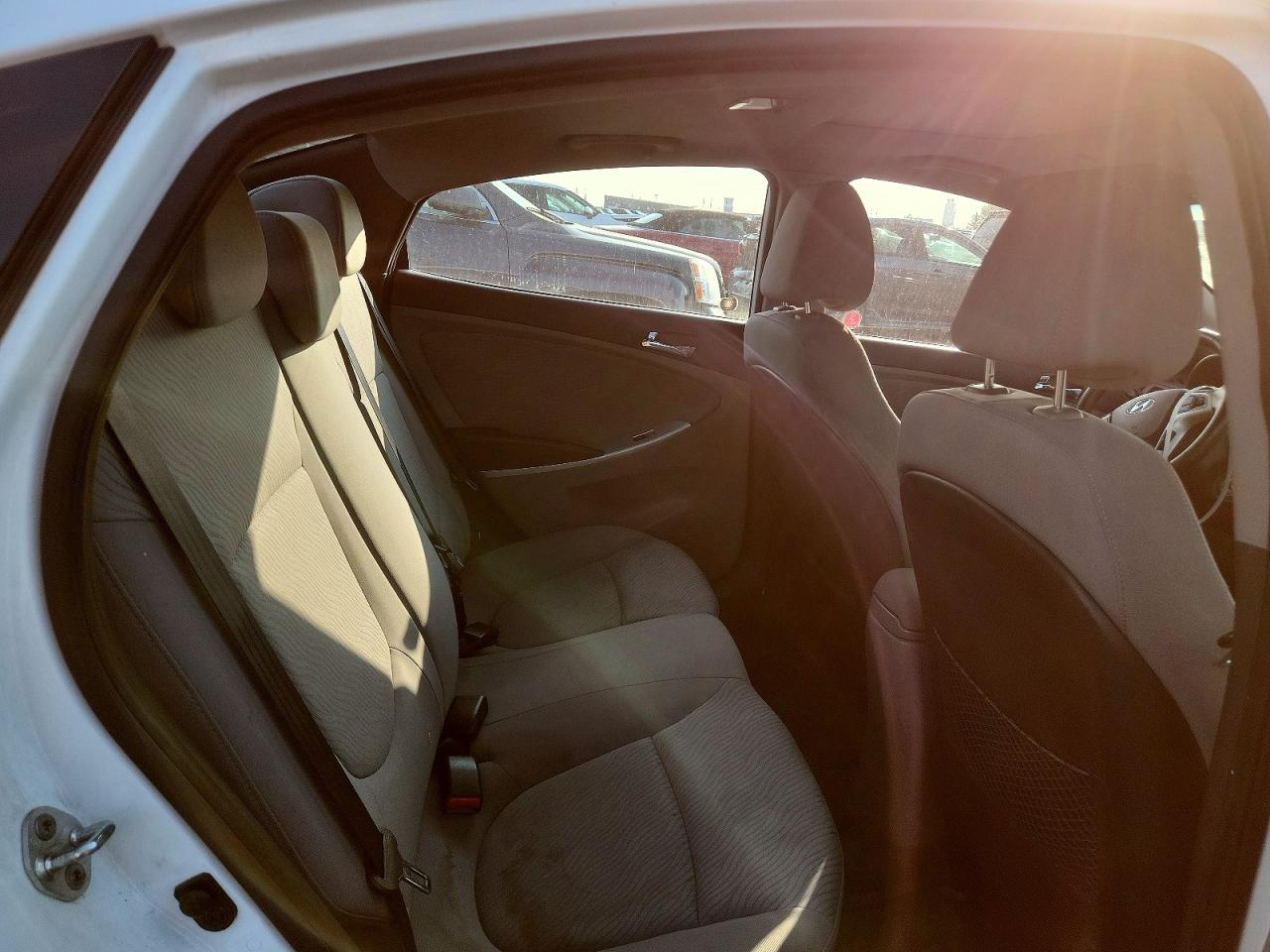 2013 Hyundai Accent Gls White vin: KMHCU4AE7DU330960
