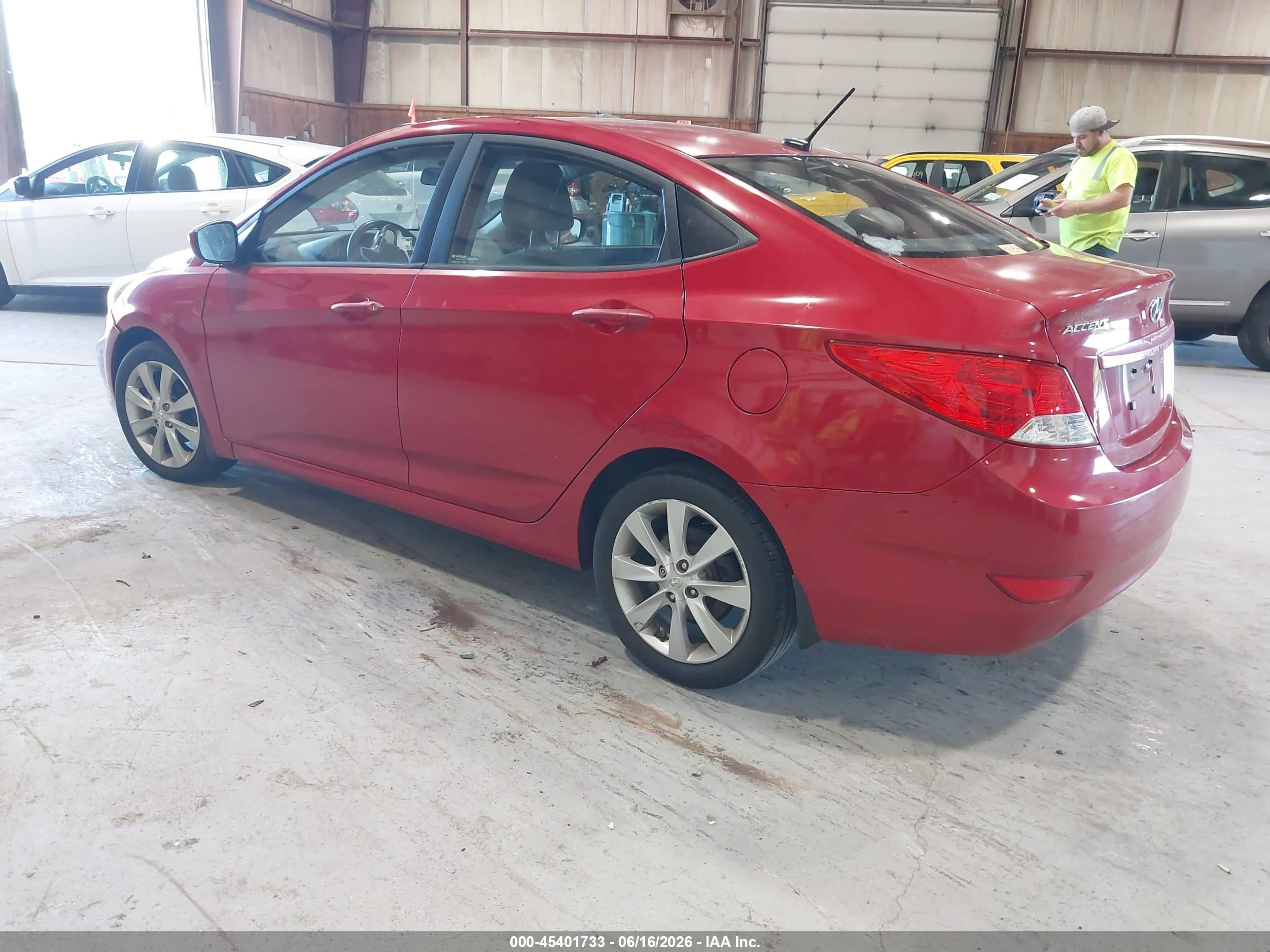2013 Hyundai Accent Gls Red vin: KMHCU4AE7DU443954