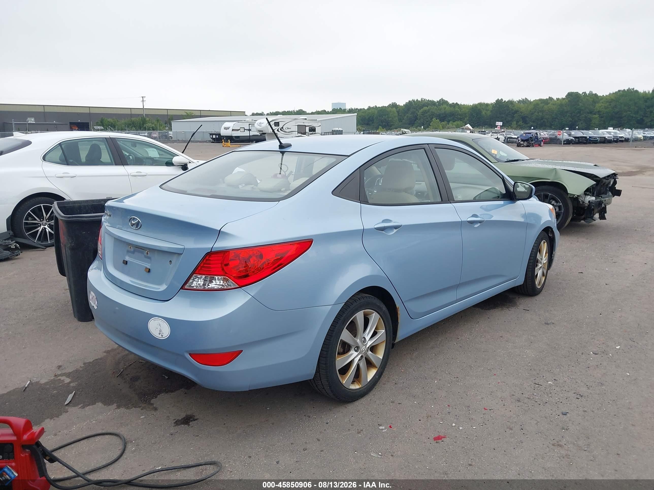 2014 Hyundai Accent Gls Light Blue vin: KMHCU4AE7EU752518