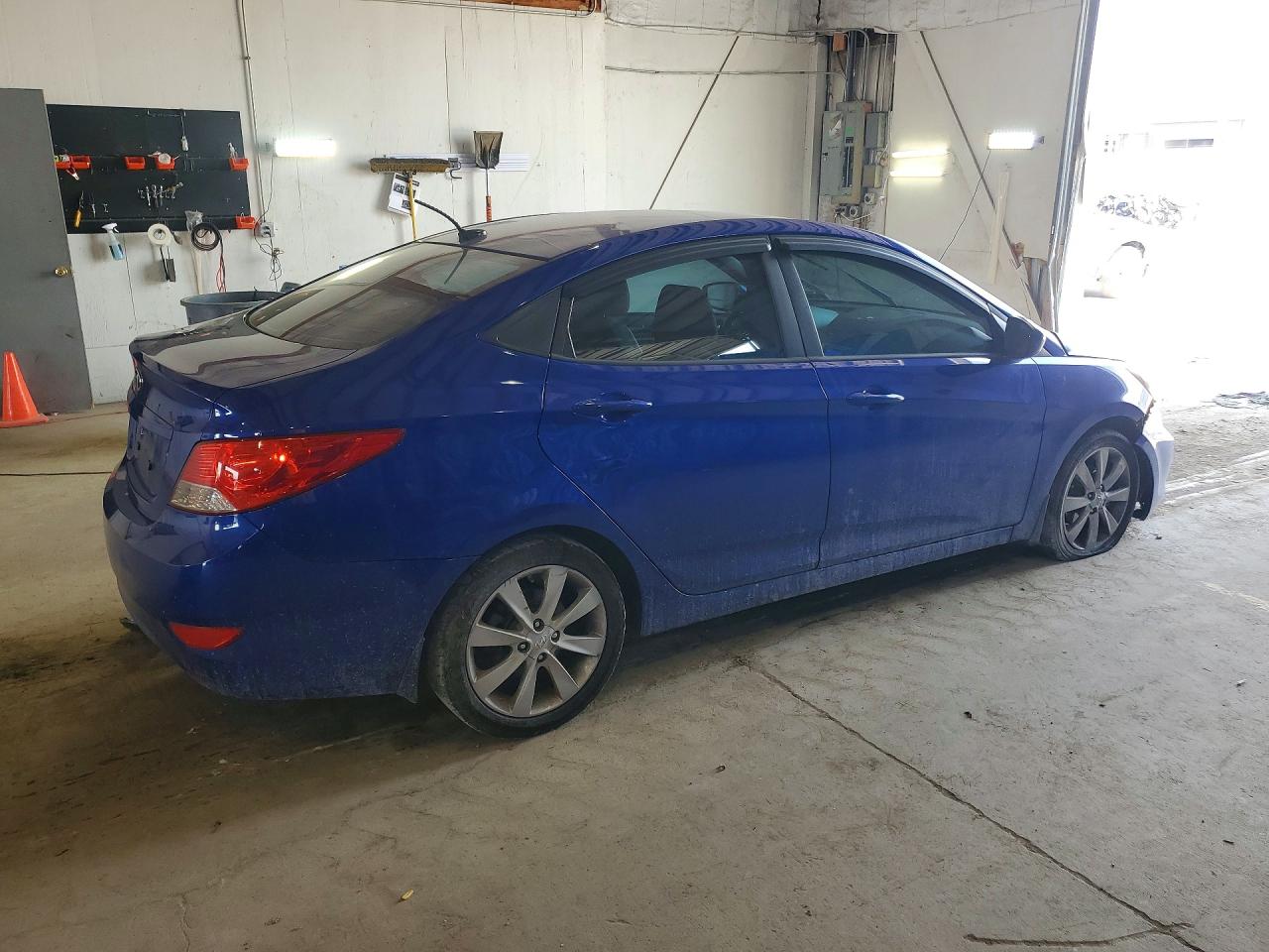 2012 Hyundai Accent Gls Blue vin: KMHCU4AE8CU070731