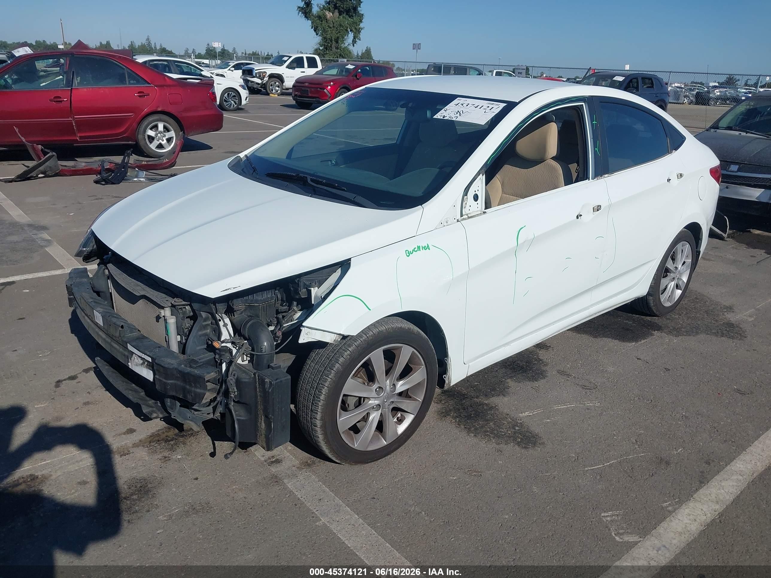 2012 Hyundai Accent Gls White vin: KMHCU4AE8CU267057