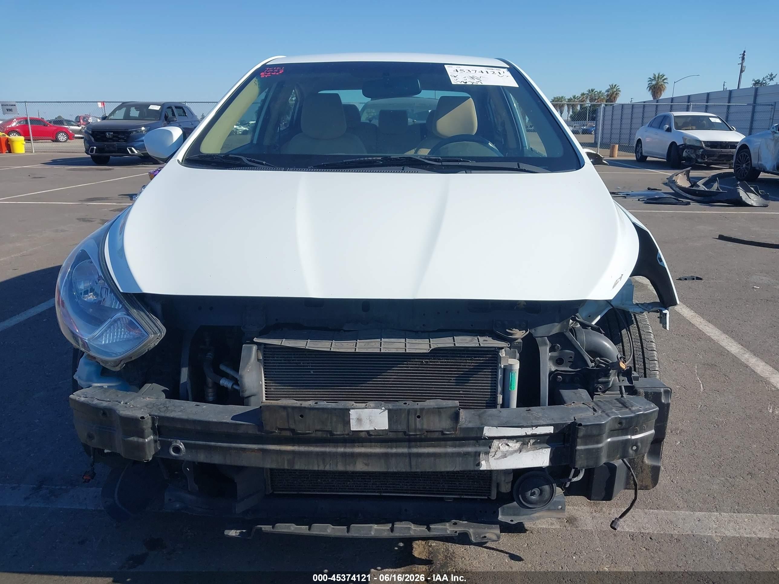 2012 Hyundai Accent Gls White vin: KMHCU4AE8CU267057