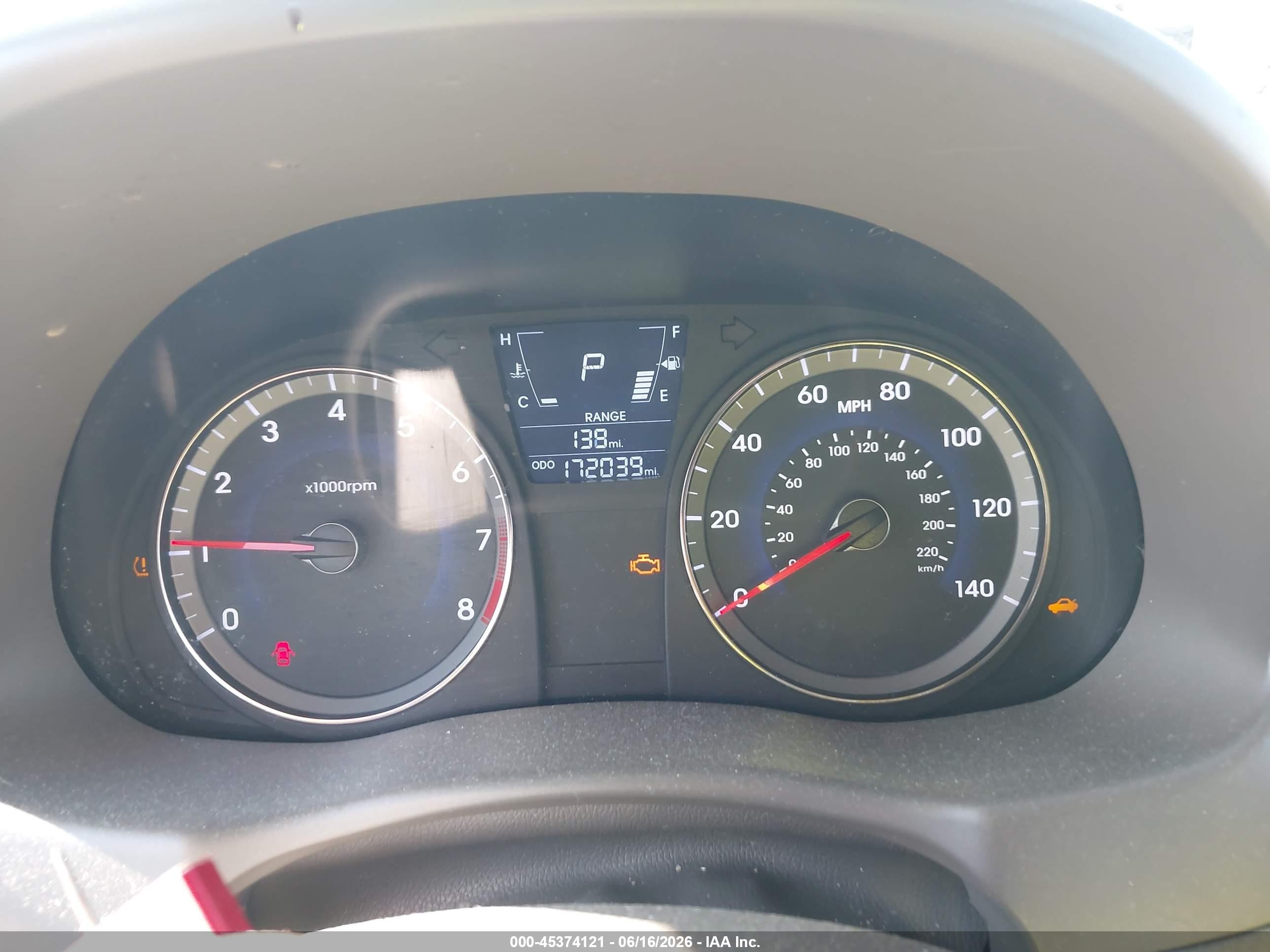 2012 Hyundai Accent Gls White vin: KMHCU4AE8CU267057