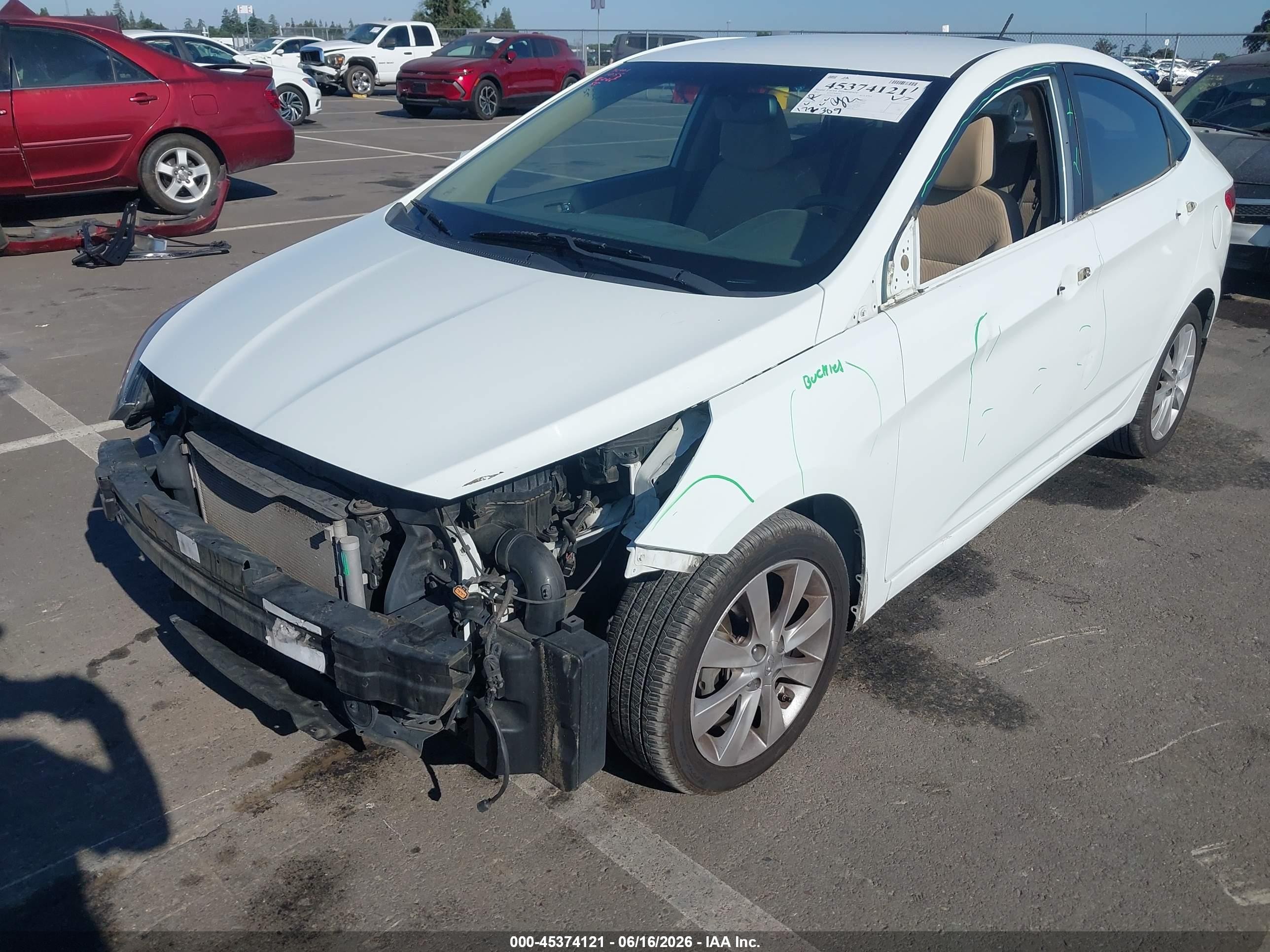 2012 Hyundai Accent Gls White vin: KMHCU4AE8CU267057