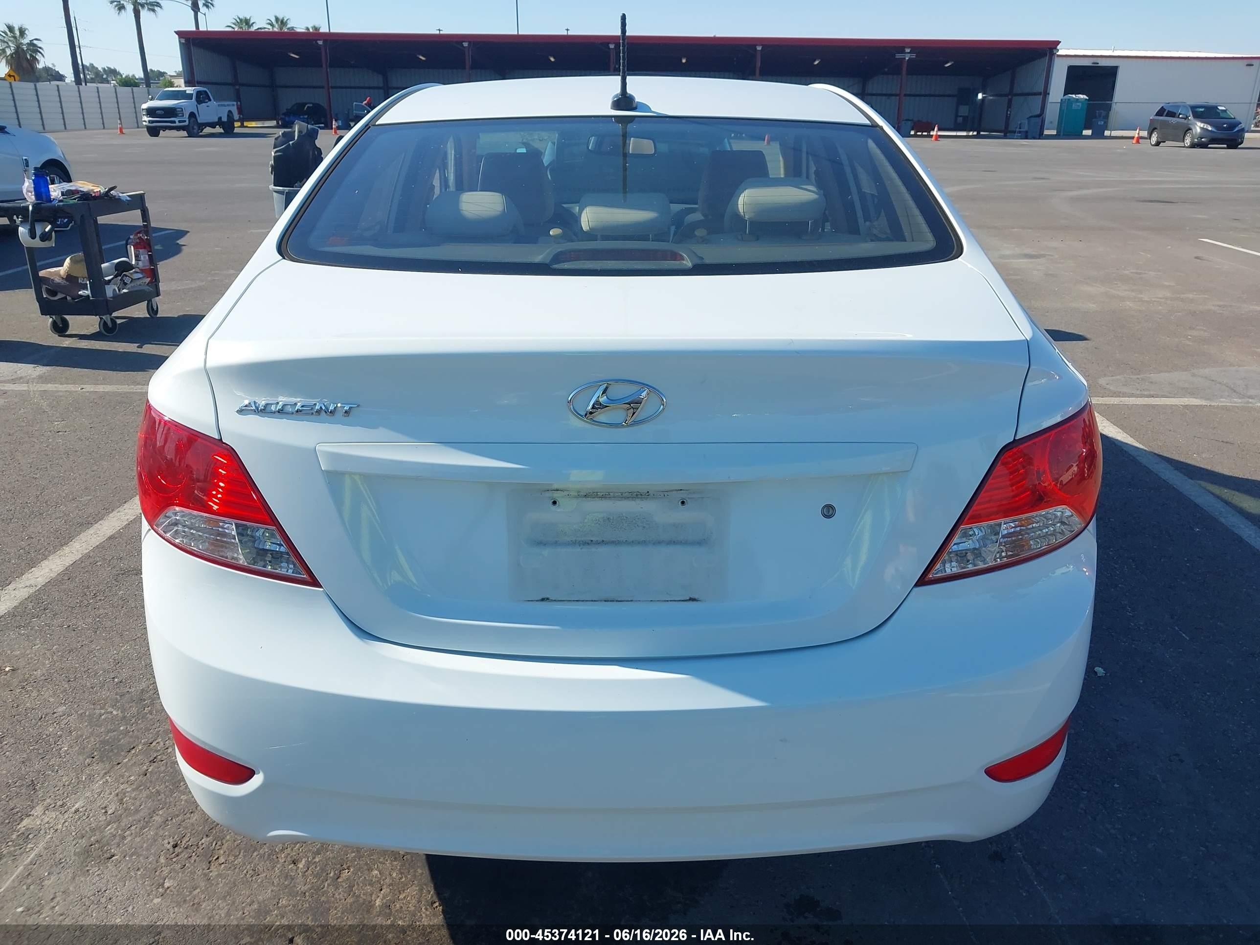 2012 Hyundai Accent Gls White vin: KMHCU4AE8CU267057