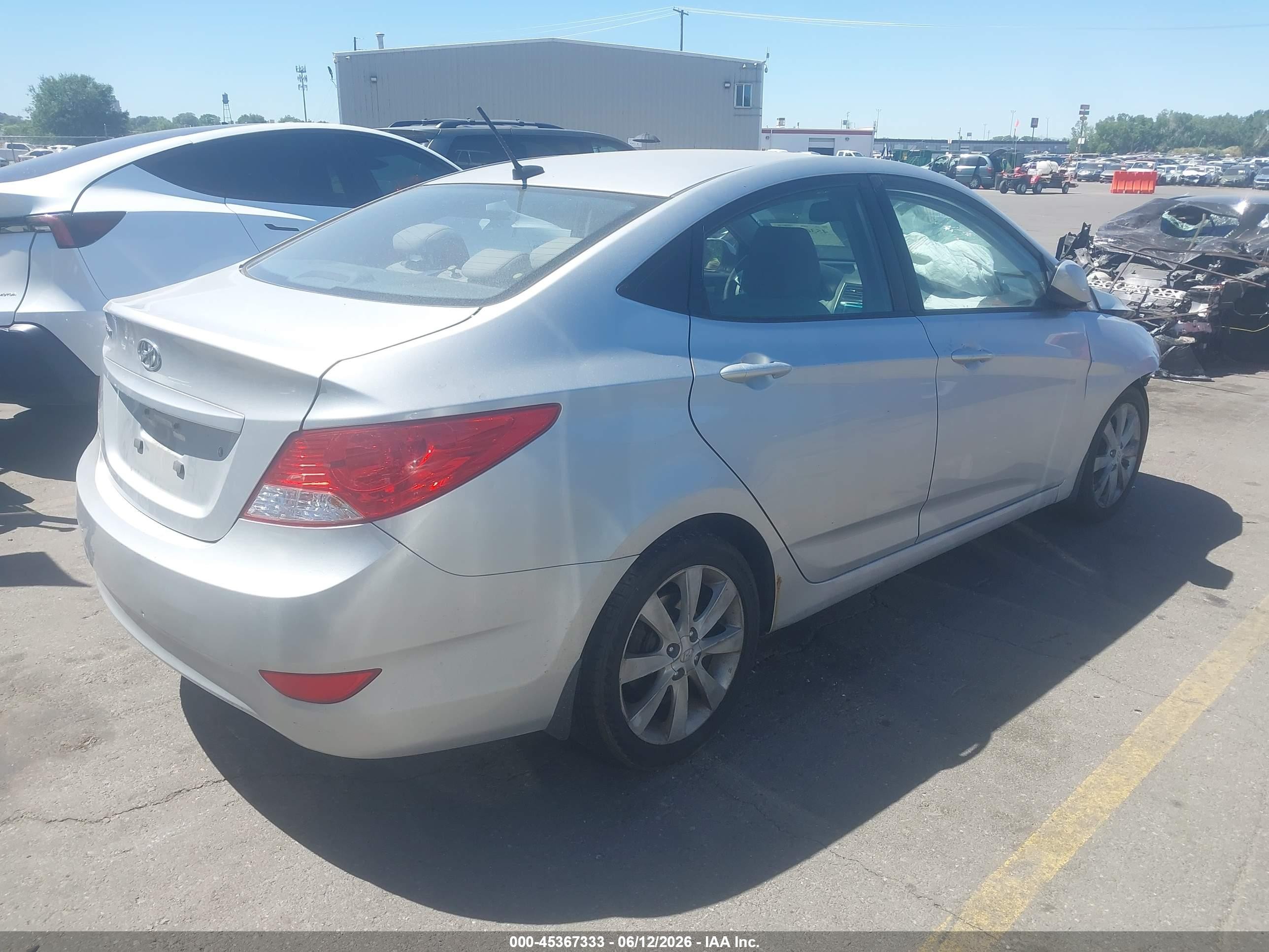2013 Hyundai Accent Gls Silver vin: KMHCU4AE8DU275144