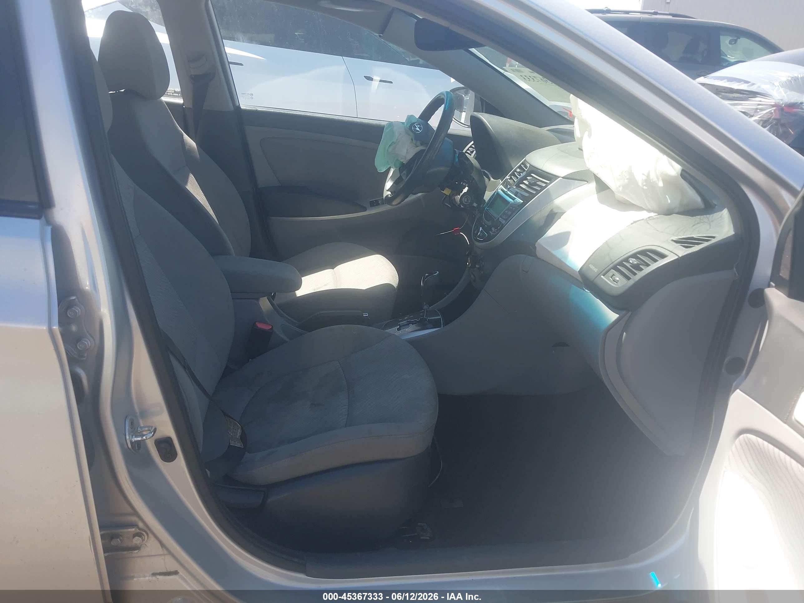 2013 Hyundai Accent Gls Silver vin: KMHCU4AE8DU275144