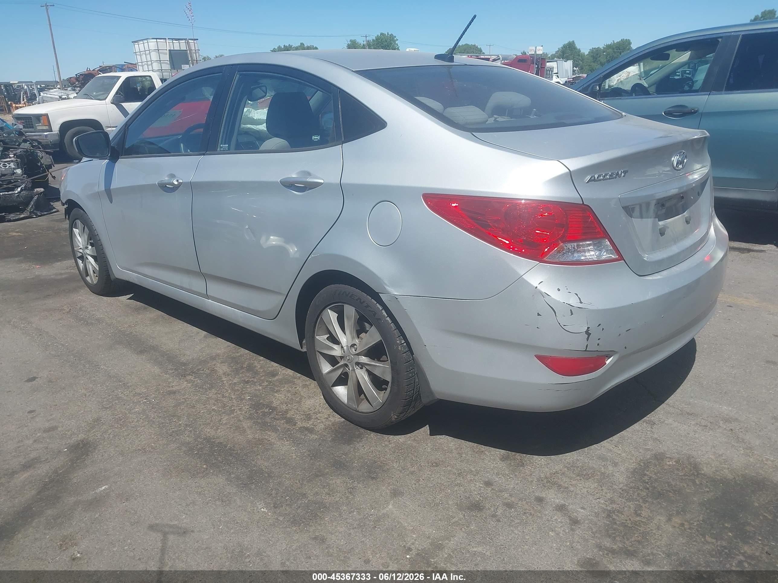 2013 Hyundai Accent Gls Silver vin: KMHCU4AE8DU275144