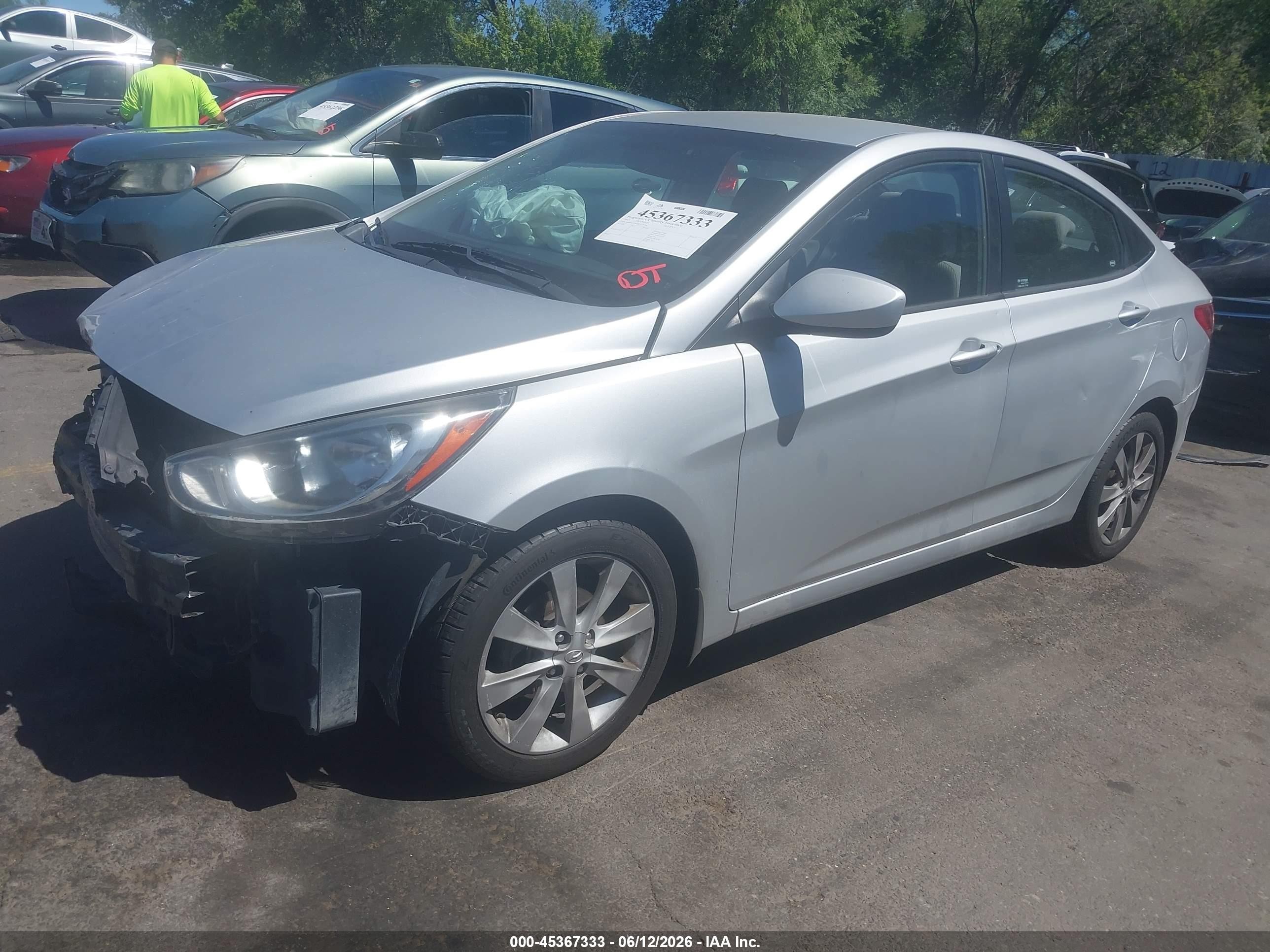 2013 Hyundai Accent Gls Silver vin: KMHCU4AE8DU275144
