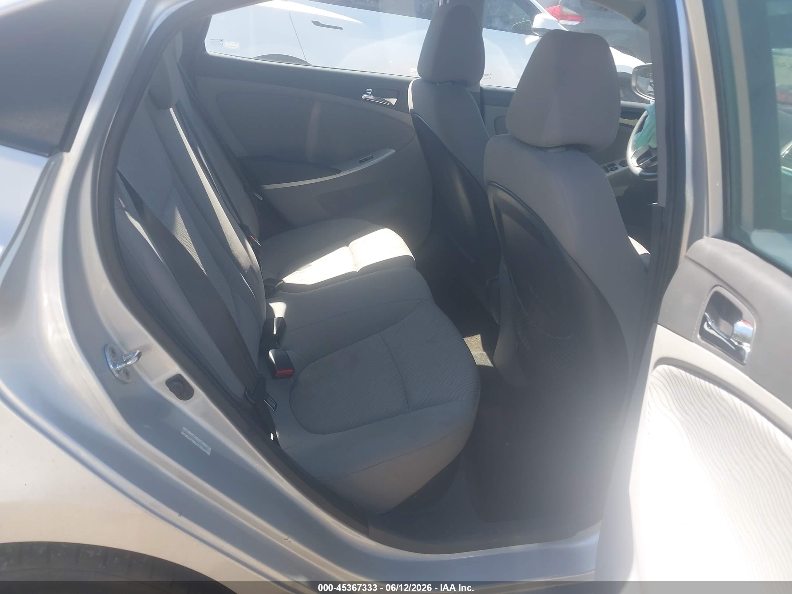 2013 Hyundai Accent Gls Silver vin: KMHCU4AE8DU275144