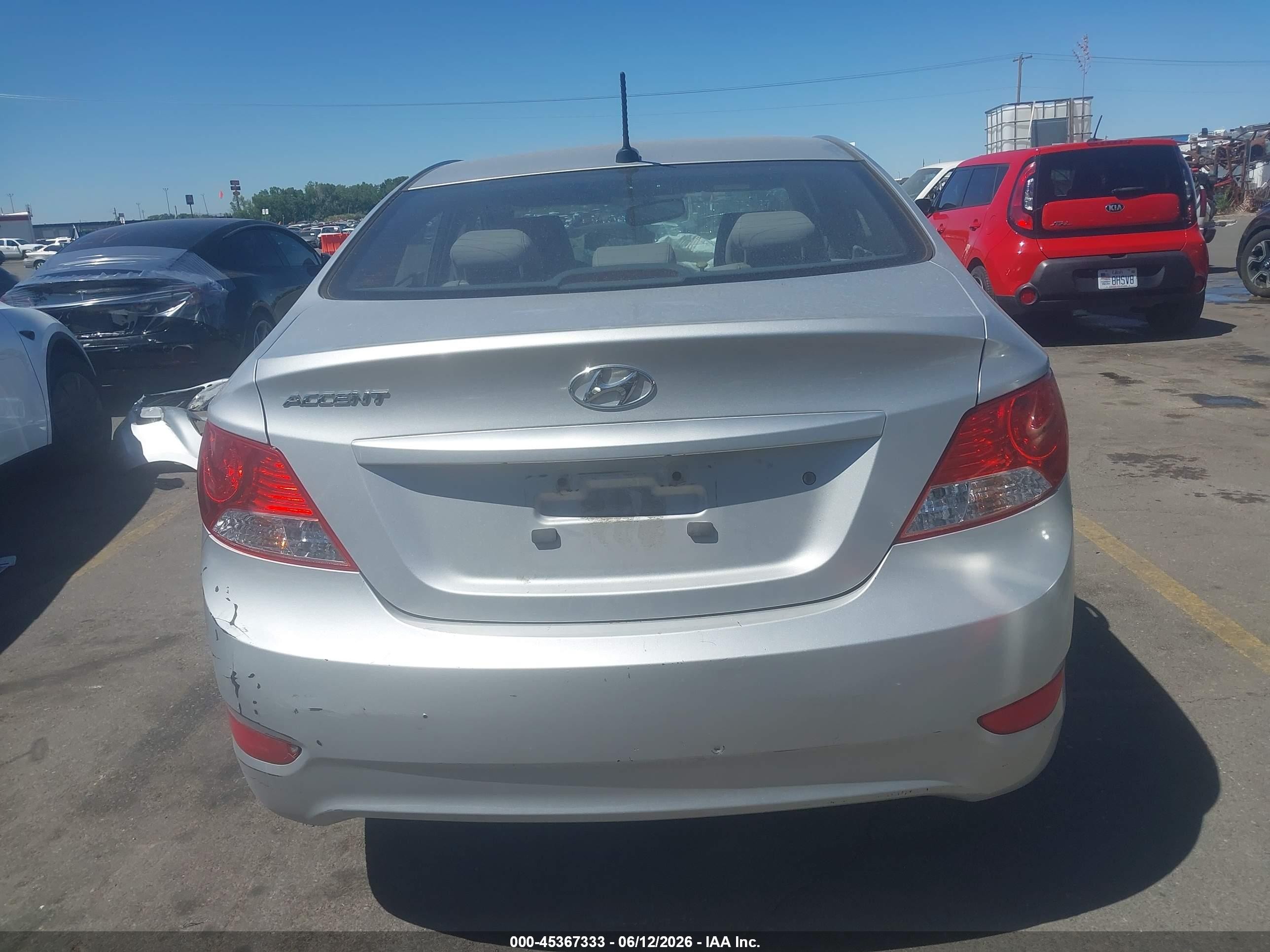 2013 Hyundai Accent Gls Silver vin: KMHCU4AE8DU275144