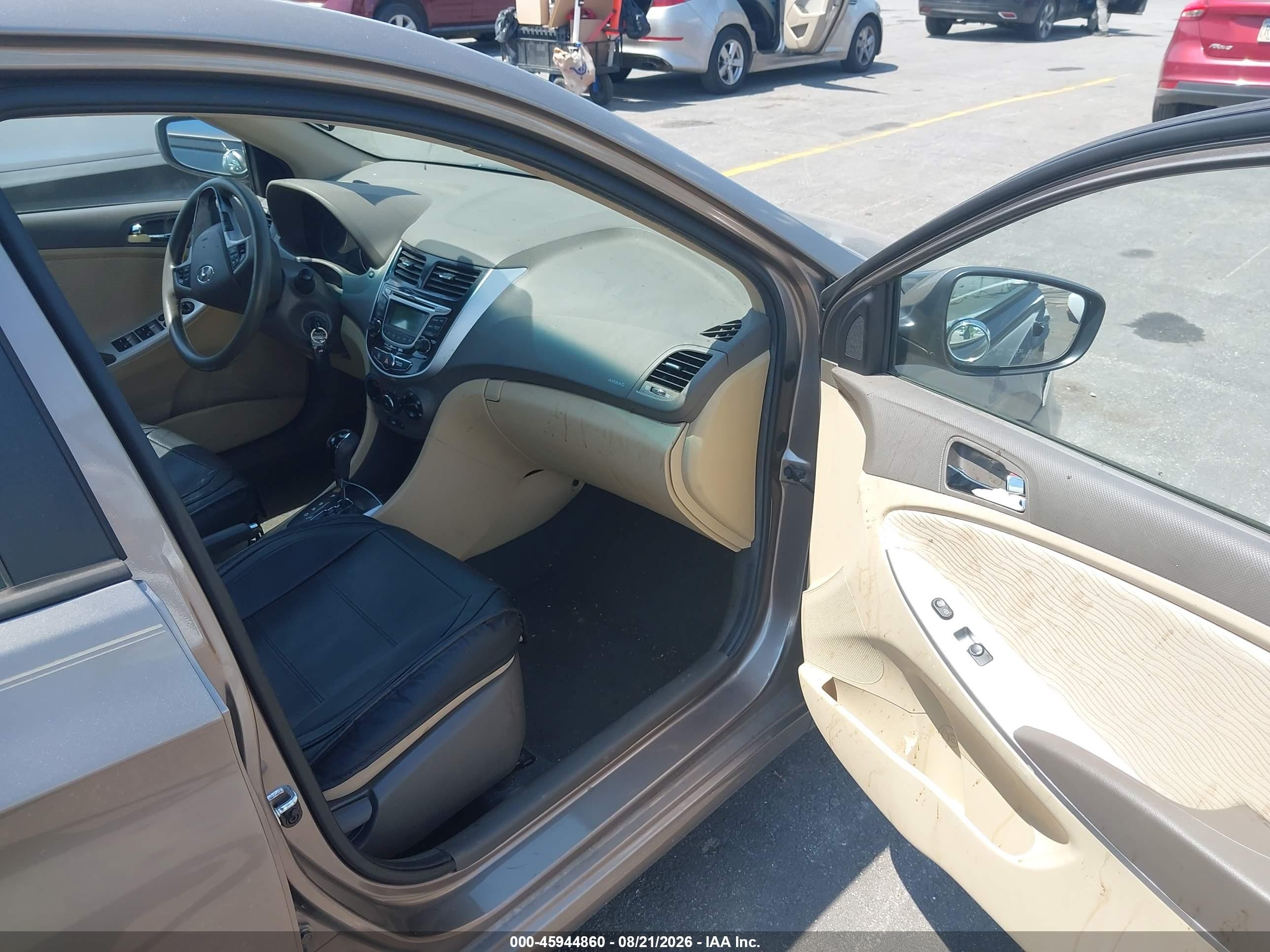 2013 Hyundai Accent Gls Бежевый vin: KMHCU4AE8DU441260