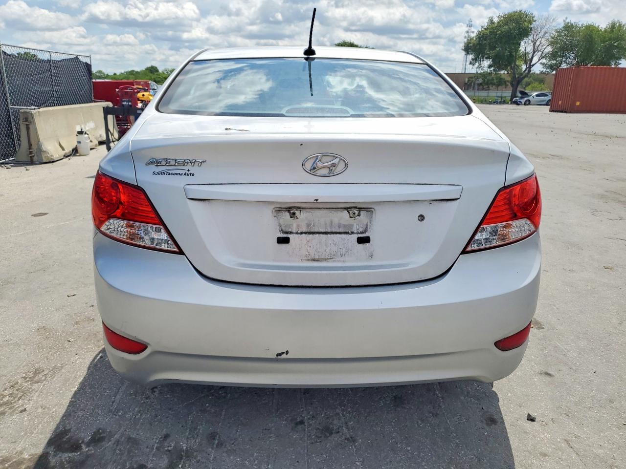 2013 Hyundai Accent Gls Silver vin: KMHCU4AE8DU578215